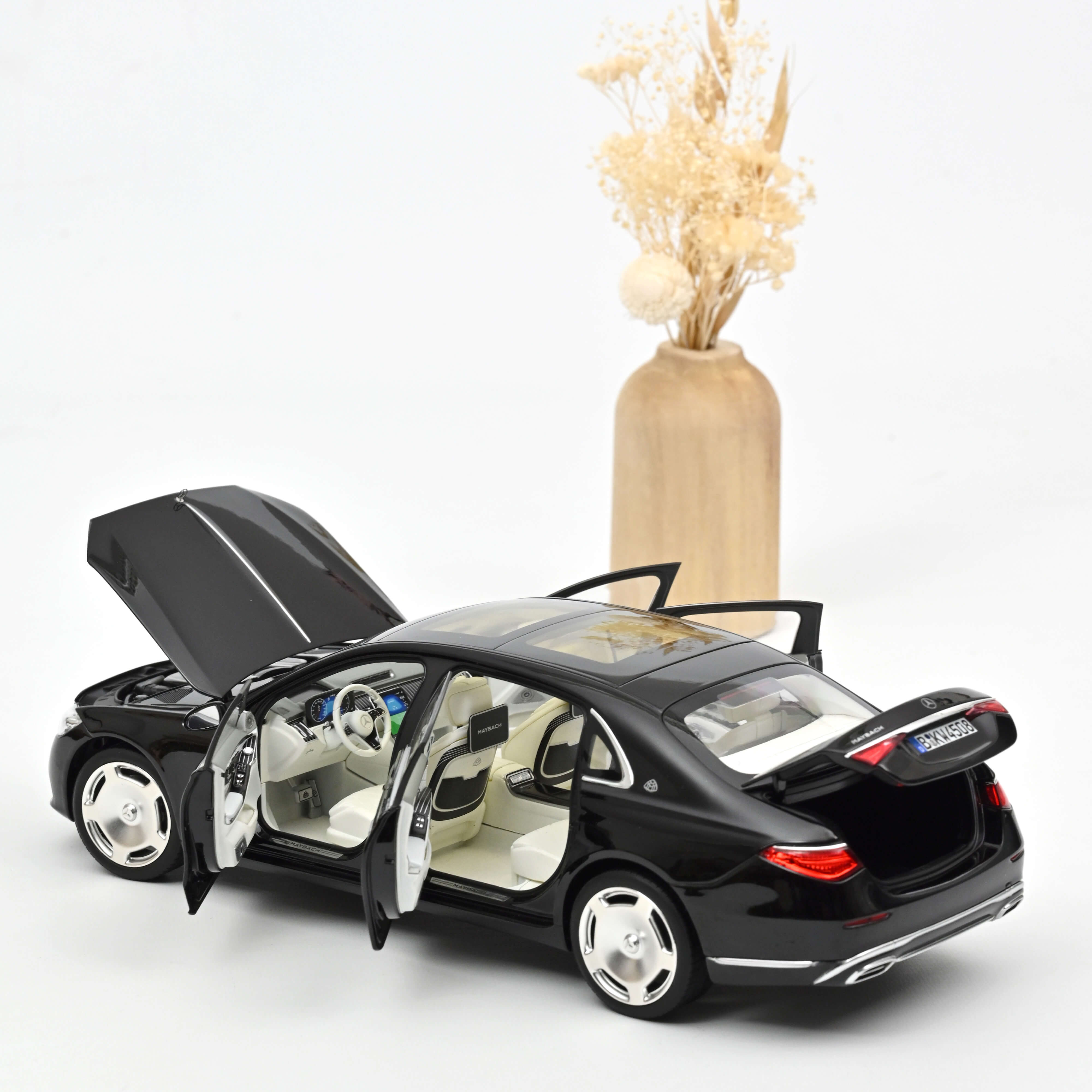 norev-mercedes-maybach-s-680-4matic-2021-modellino-auto-1-18-nero image 2