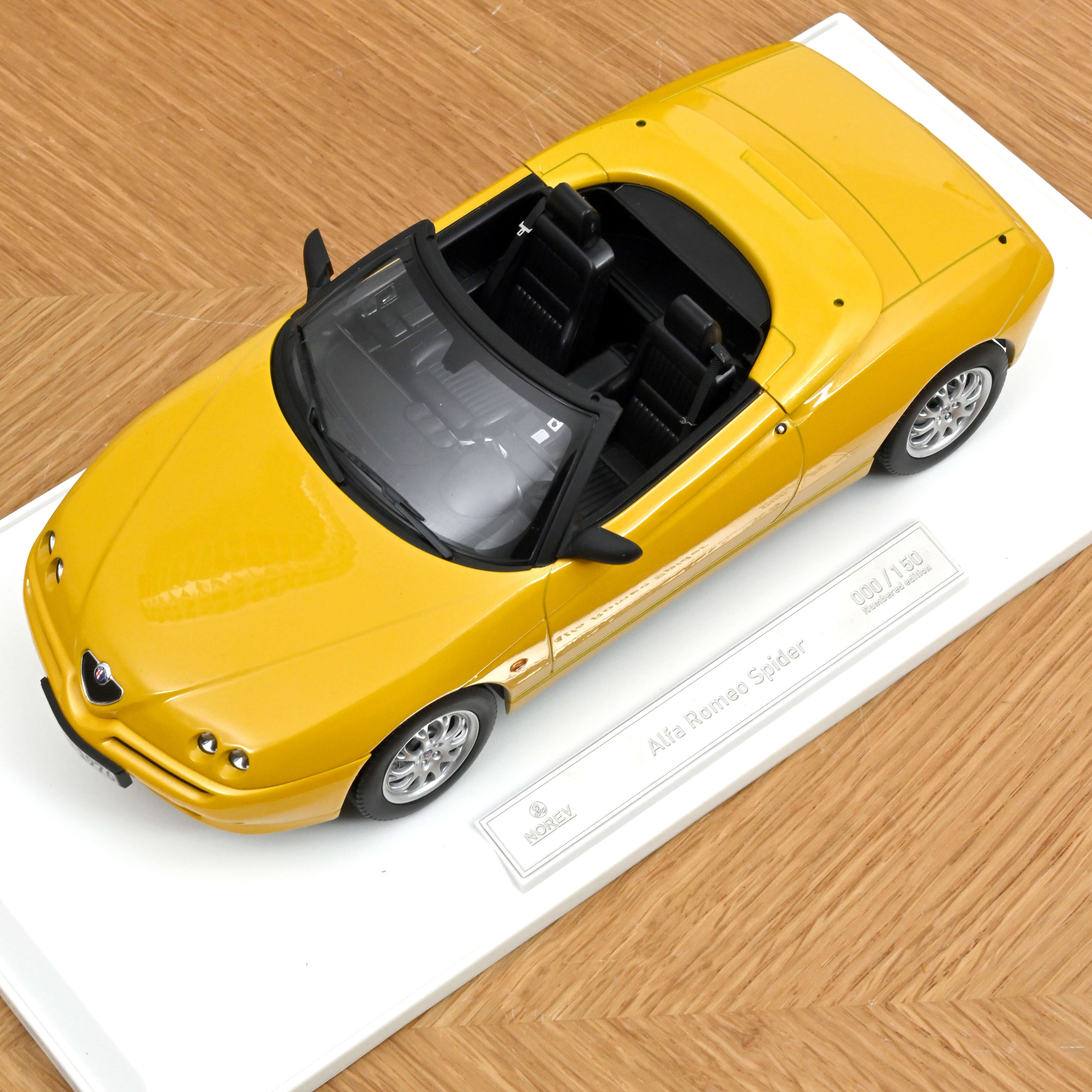 norev-alfa-romeo-spider-1999-giallo-zoe-metallizzato-modellino-1-18-edizione-lim image 5