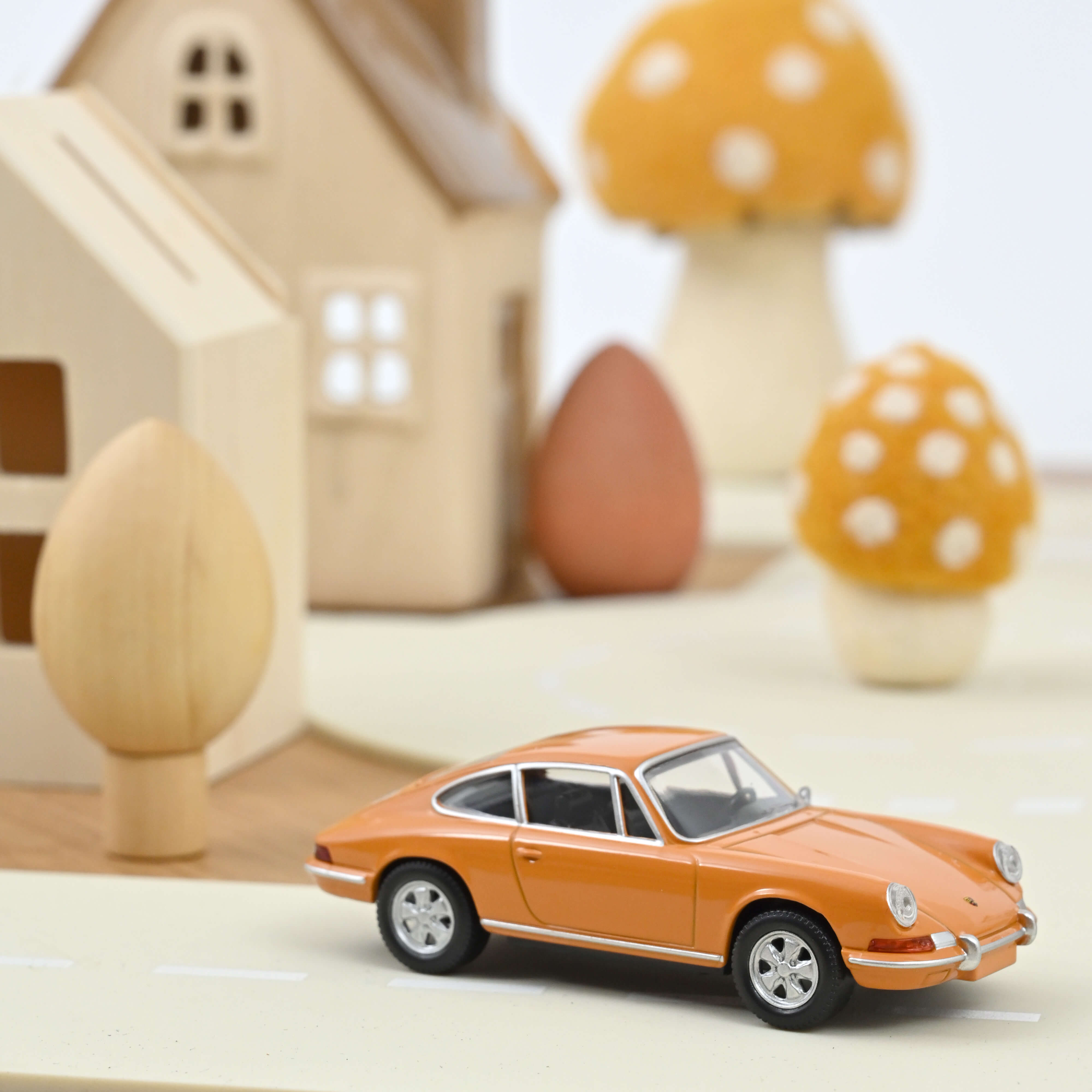 norev-porsche-911-1969-modellino-jet-car-1-43-giallo-bahama image 1