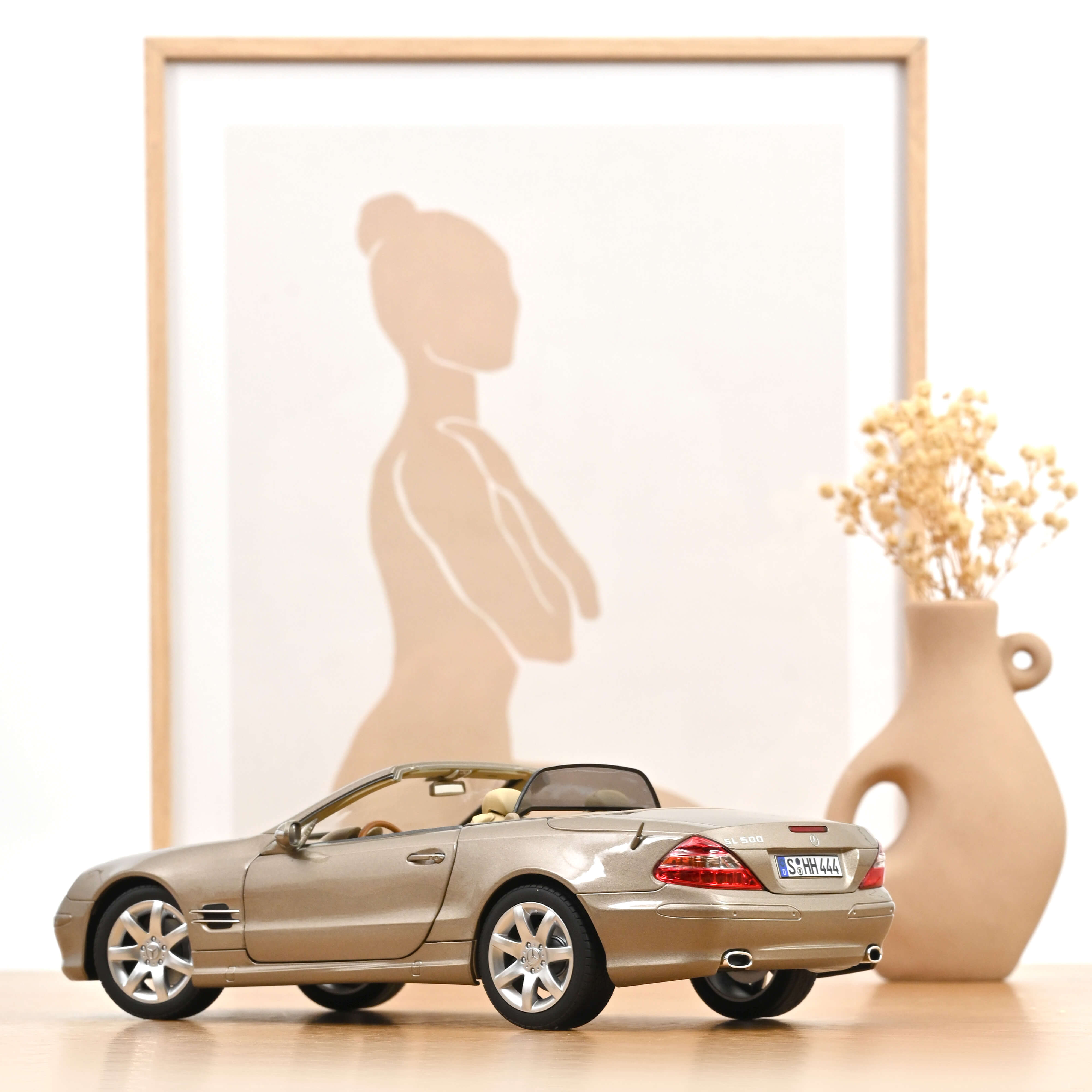norev-mercedes-benz-sl-500-2003-beige-travertin-1-18 image 4