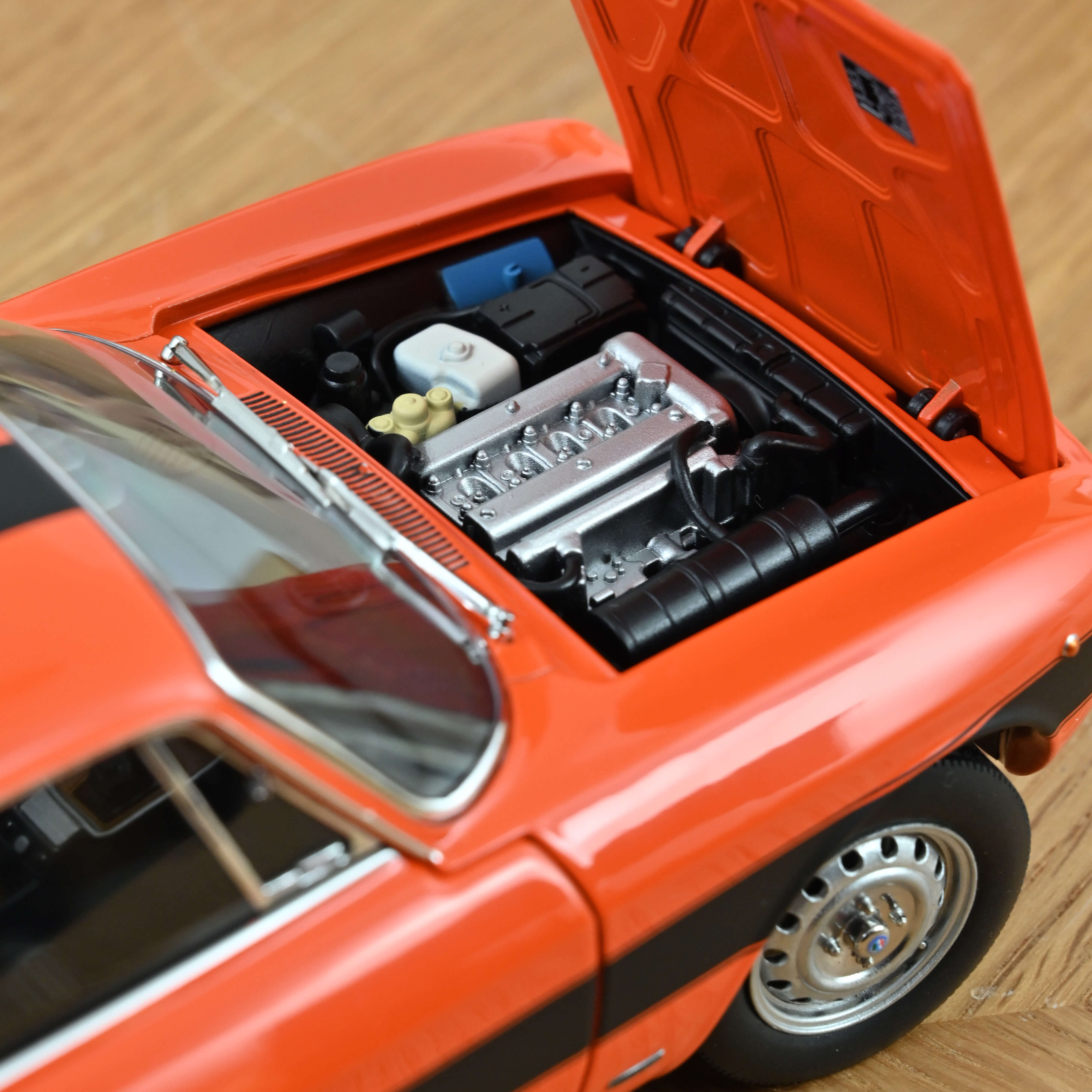norev-alfa-romeo-2000-gtv-1973-1-18-modellino-arancione-fast-furious-10 image 5