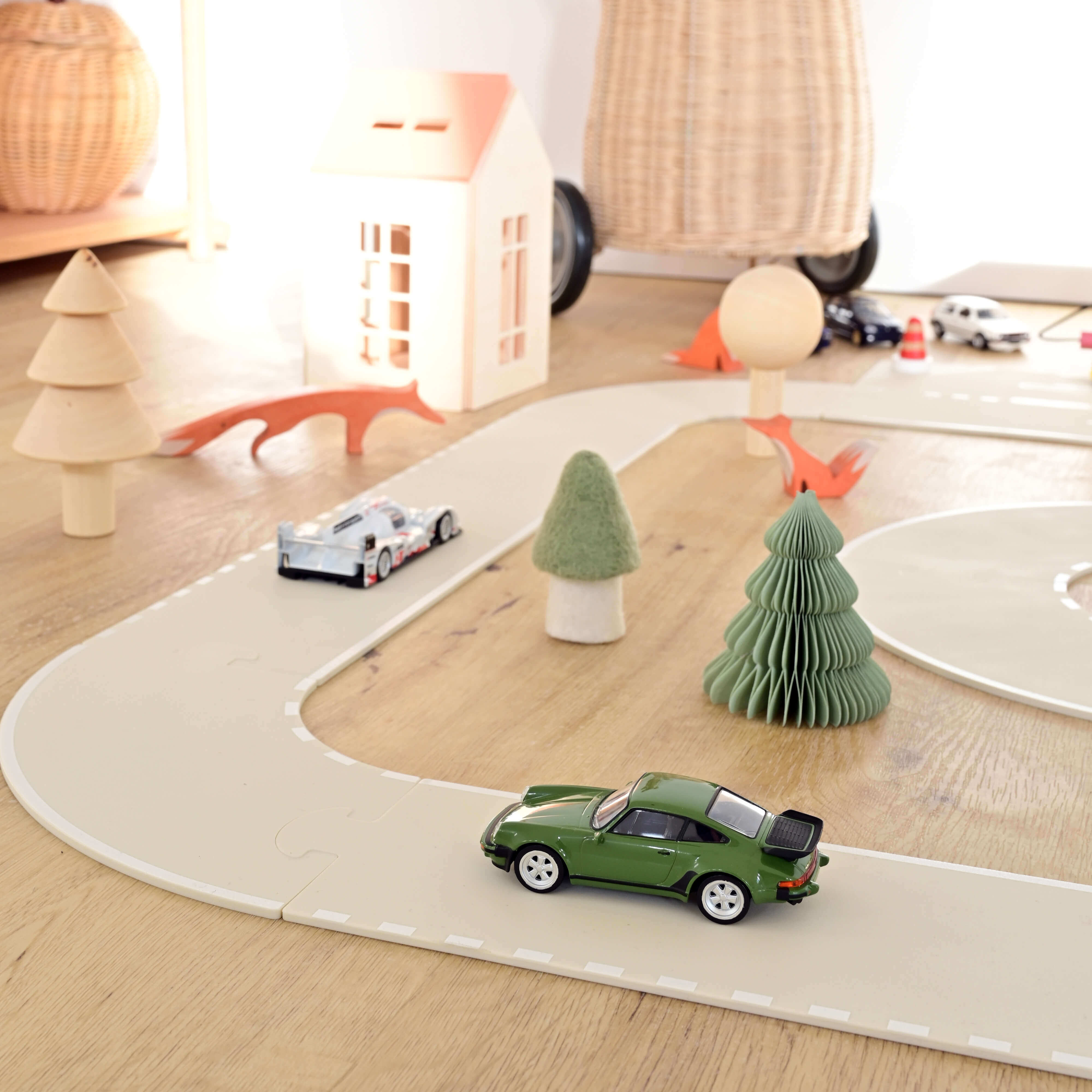 norev-circuito-di-gioco-18-pezzi-in-silicone-audi-r18-blu-1-43 image 3
