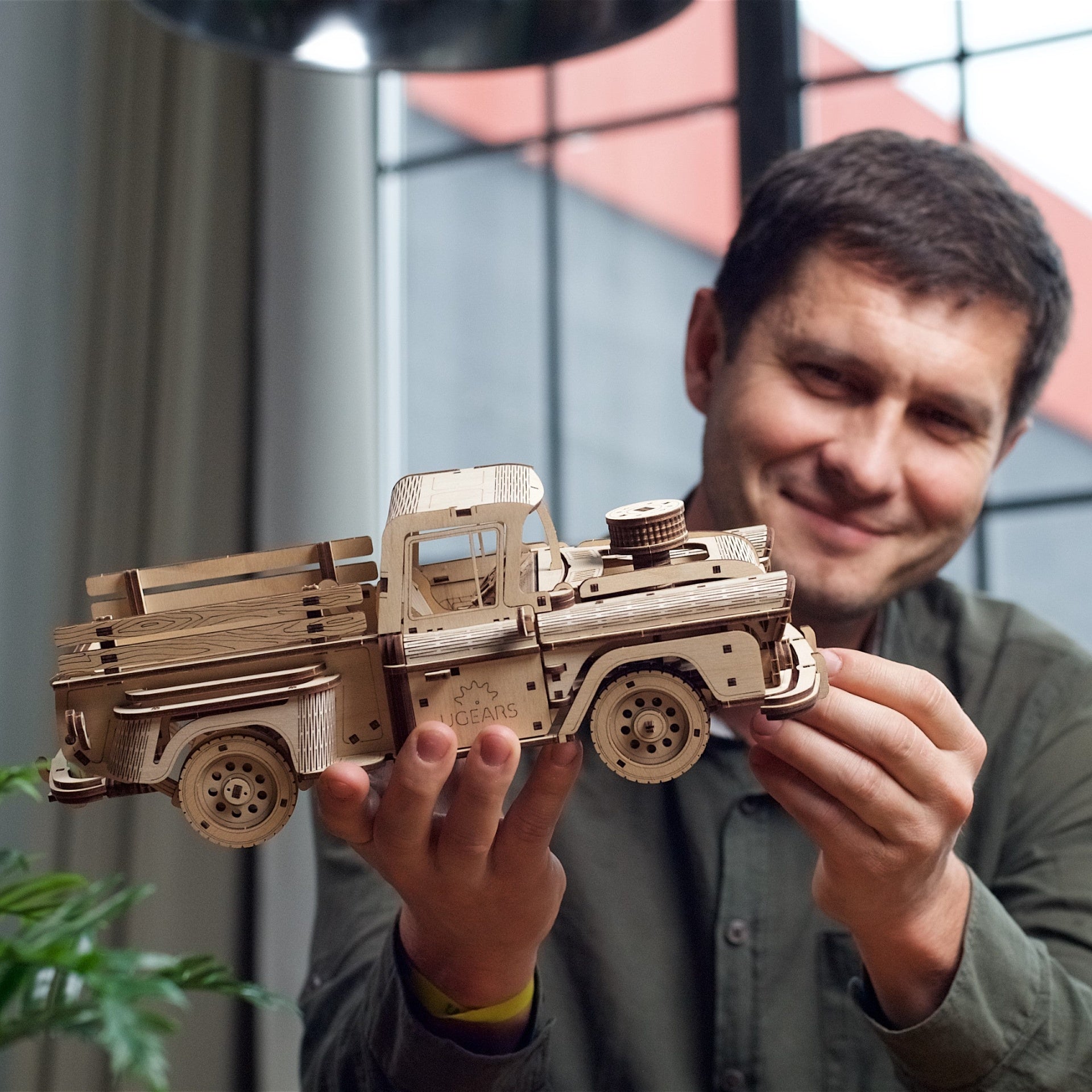 ugears-pickup-lumberjack-modello-in-legno-da-costruire-camioncino image 7