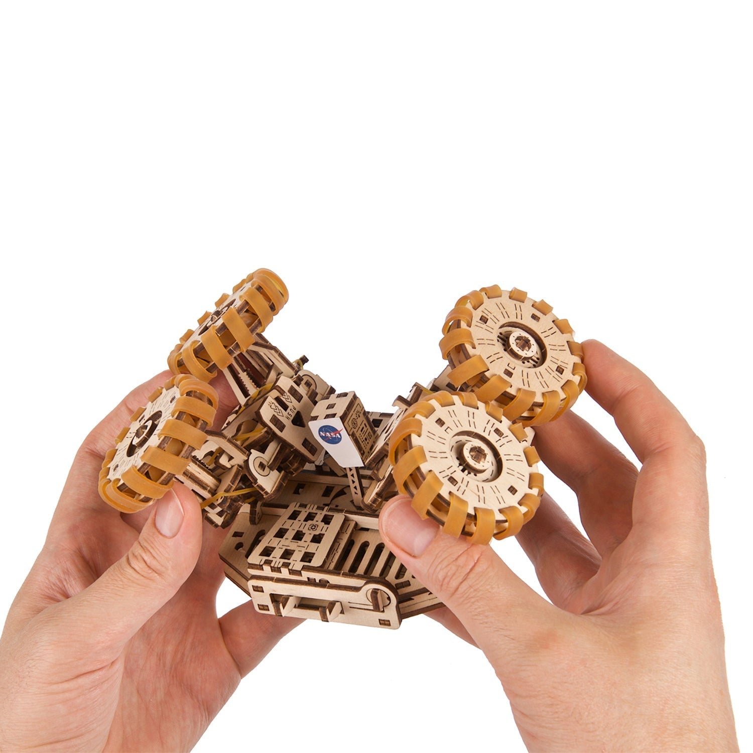 ugears-nasa-lunar-rover-rover-lunare-apollo-in-legno-da-costruire image 4