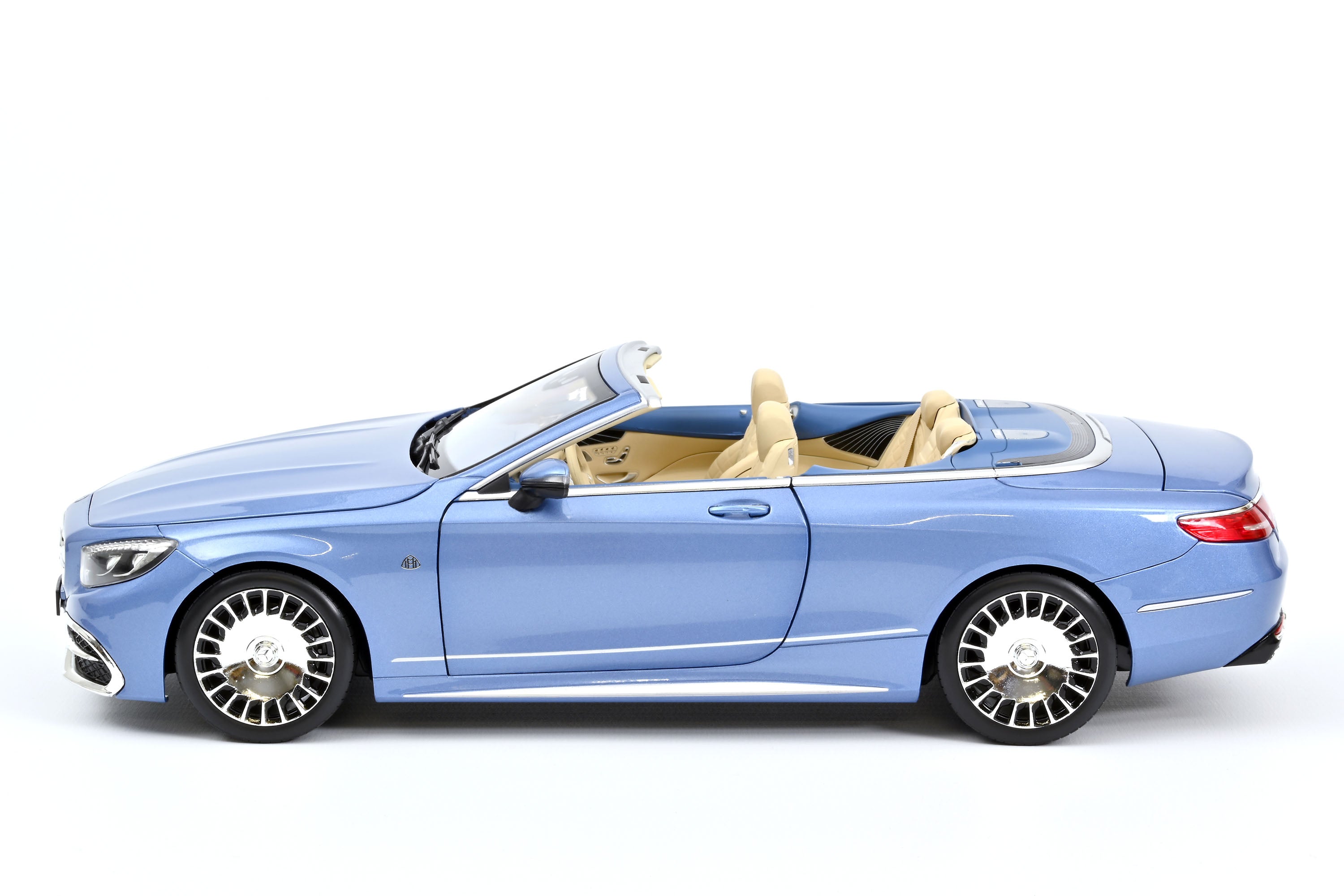 norev-mercedes-maybach-s650-cabriolet-2018-modellino-auto-1-18-blu-metallizzato image 3