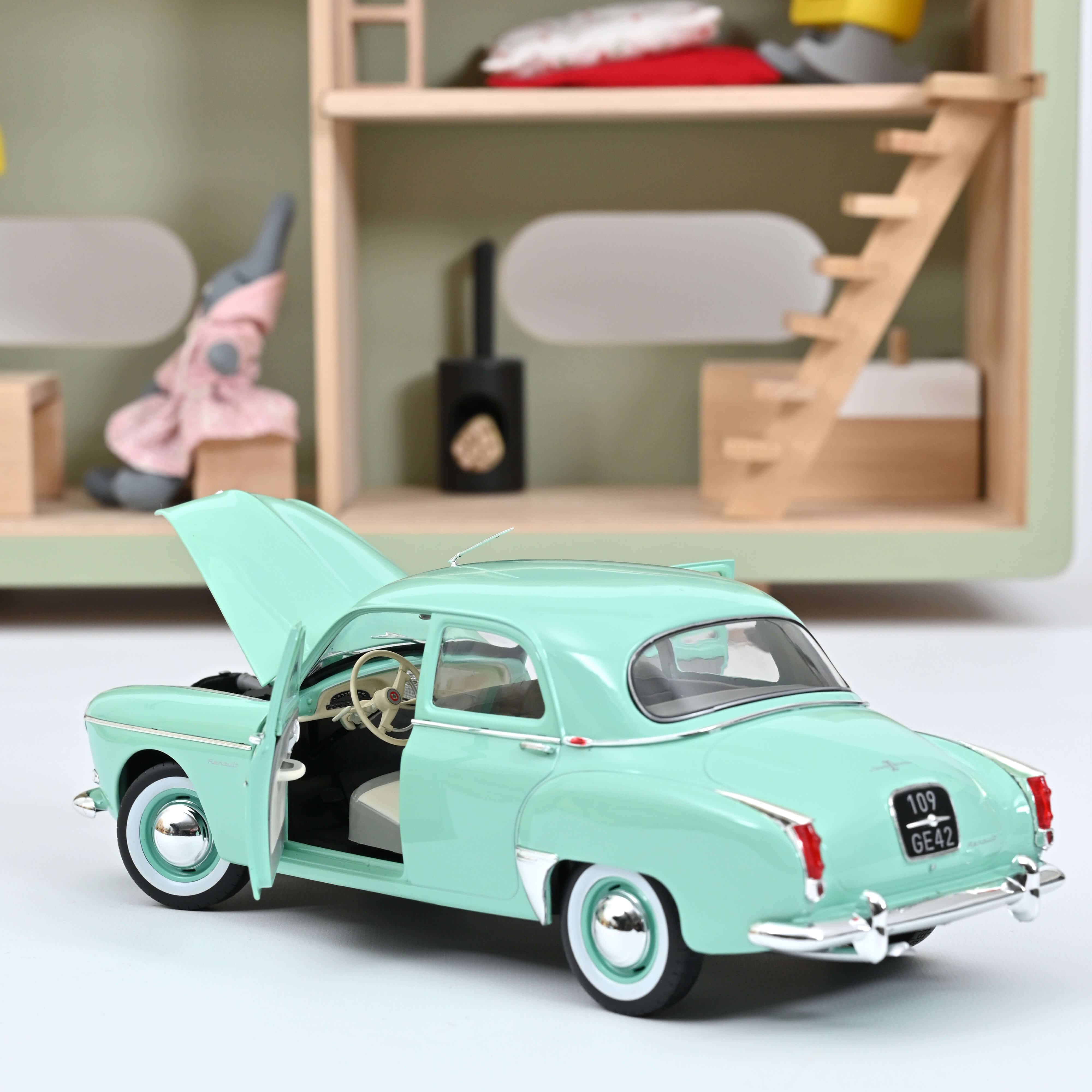 norev-renault-fr-gate-1959-modellino-auto-1-18-verde-erin image 2