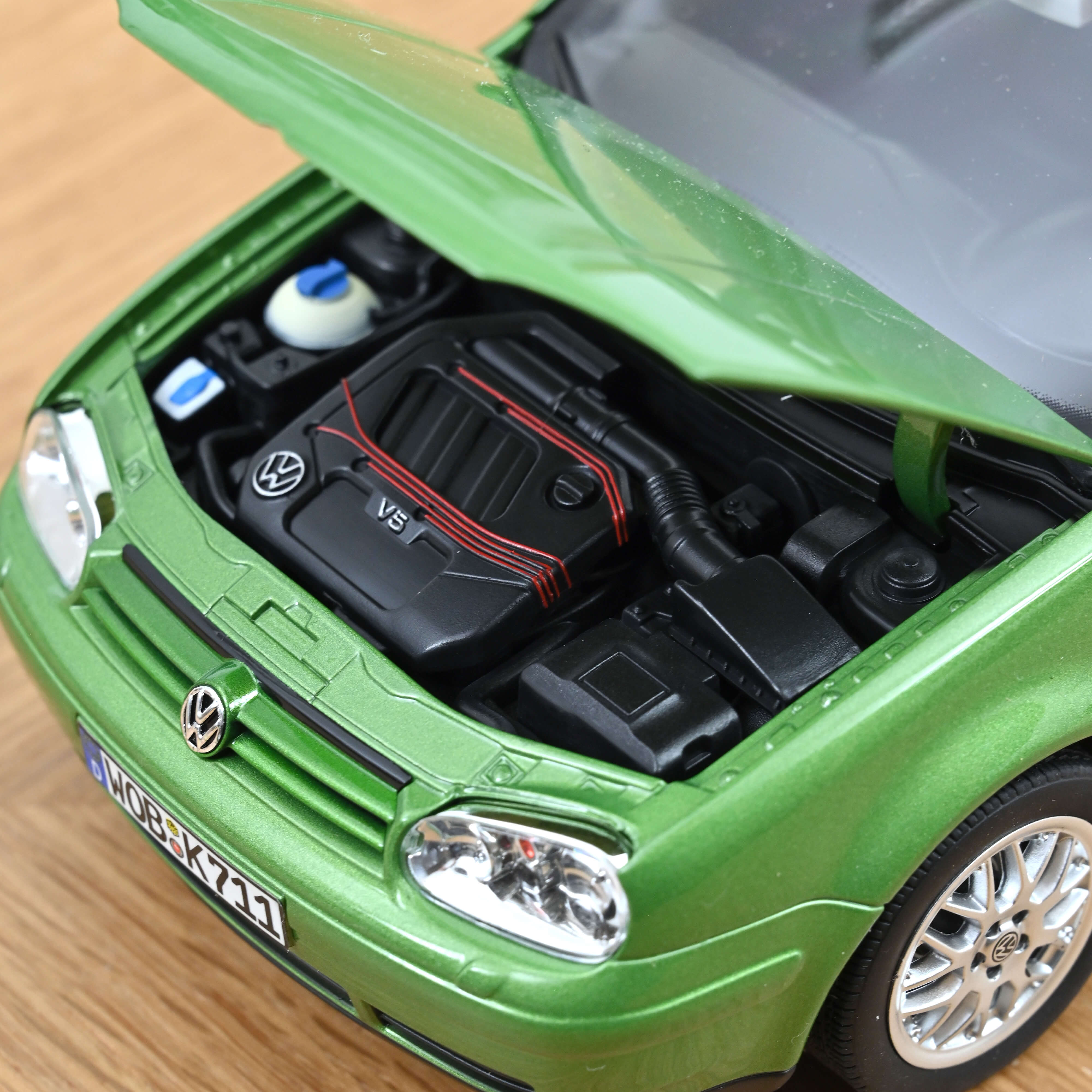 norev-vw-golf-gti-1998-vert-cosmos-m-tallis-1-18 image 5