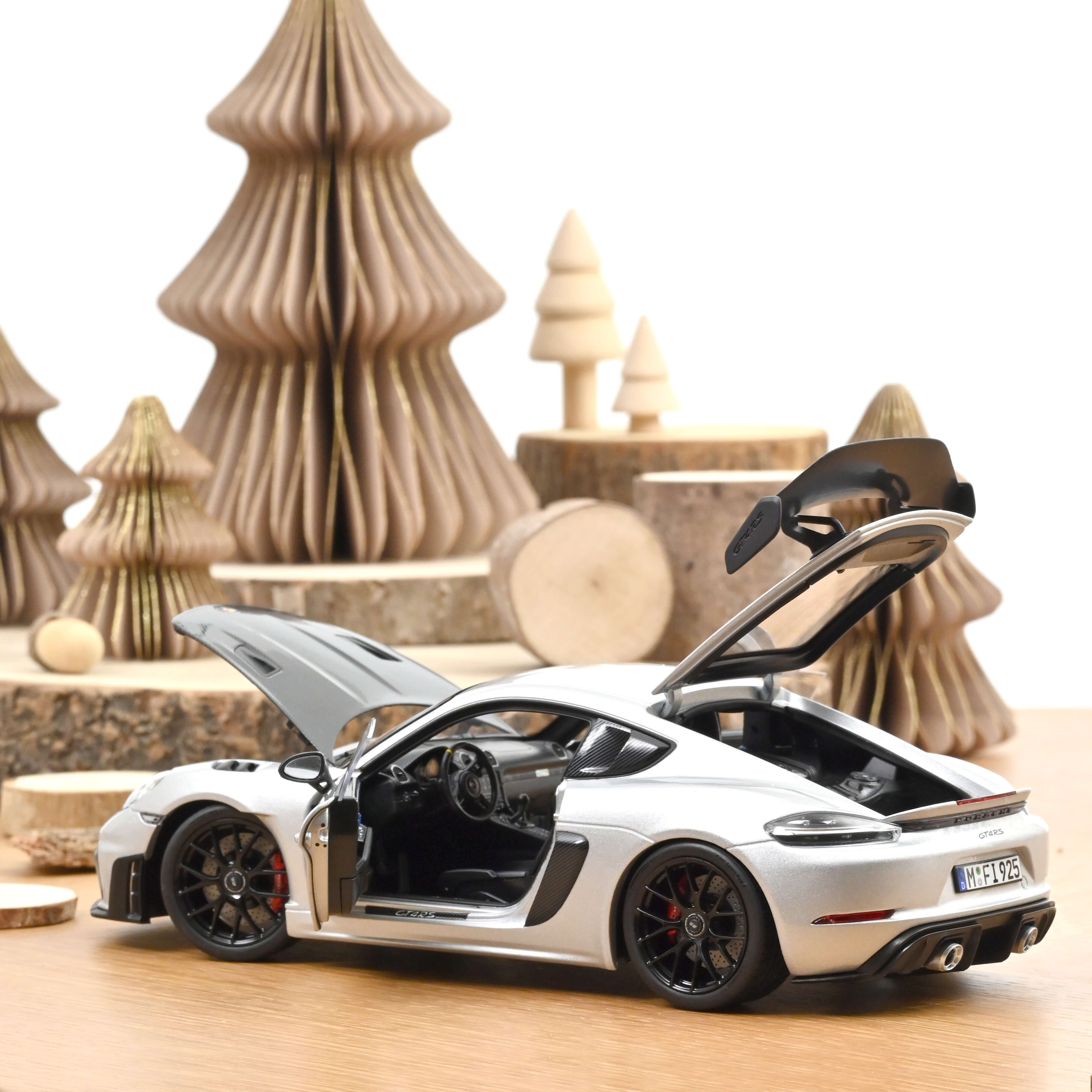 norev-porsche-cayman-gt4-rs-pack-weissach-2023-argent-gt-1-18 image 2
