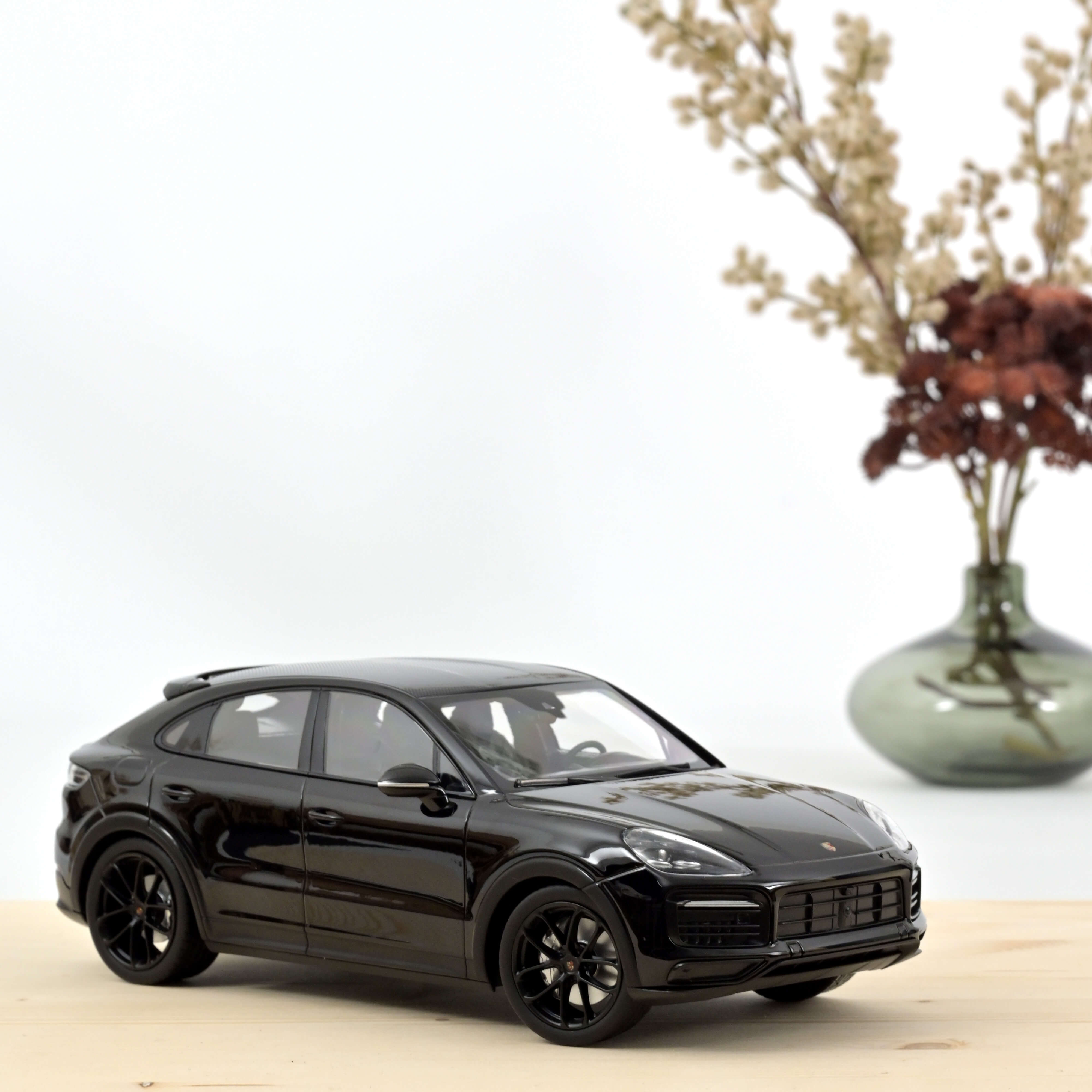 norev-porsche-cayenne-s-coup-2019-modellino-auto-1-18-nero image 1