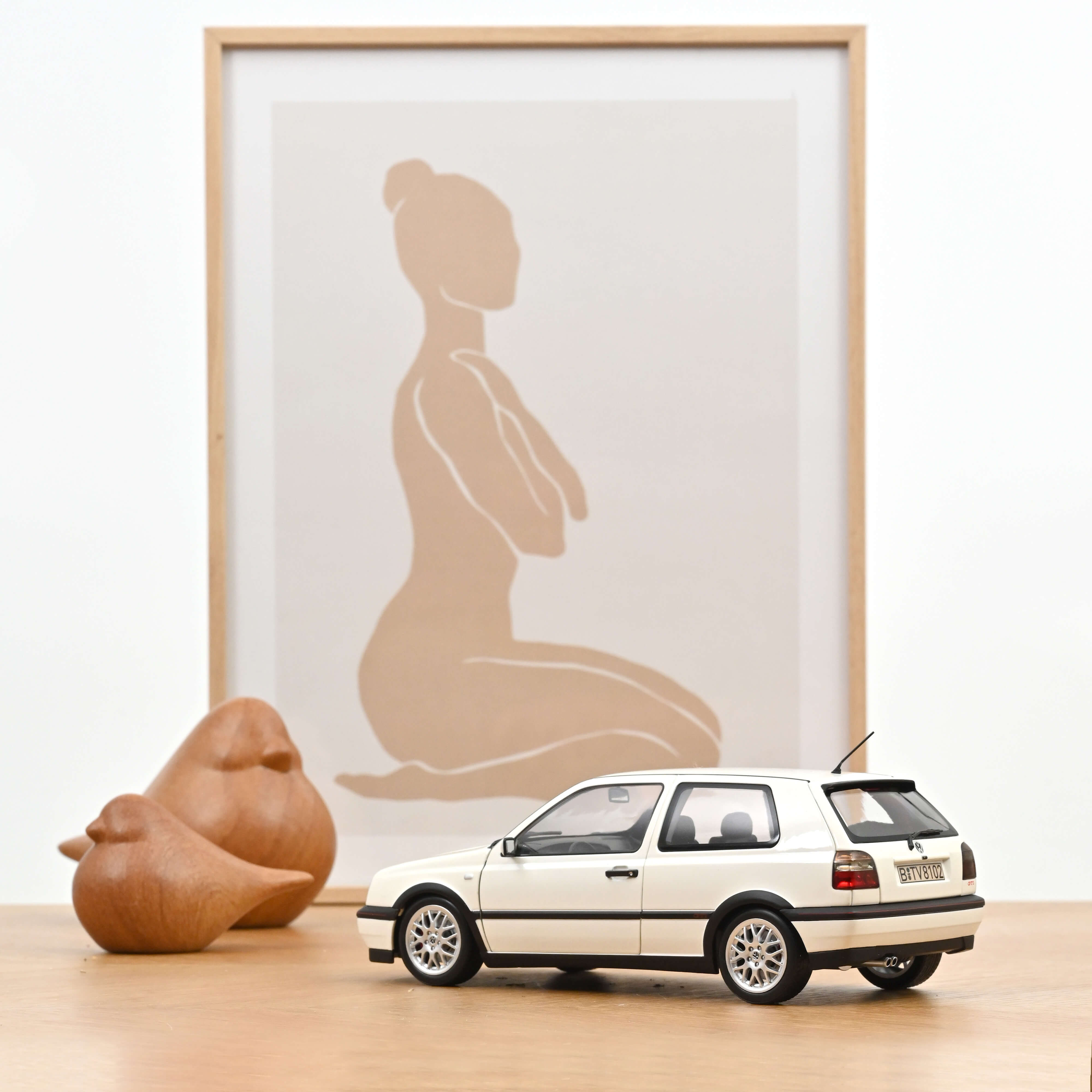 norev-vw-golf-gti-20-anni-1996-modellino-auto-1-18-blanc-candy image 3