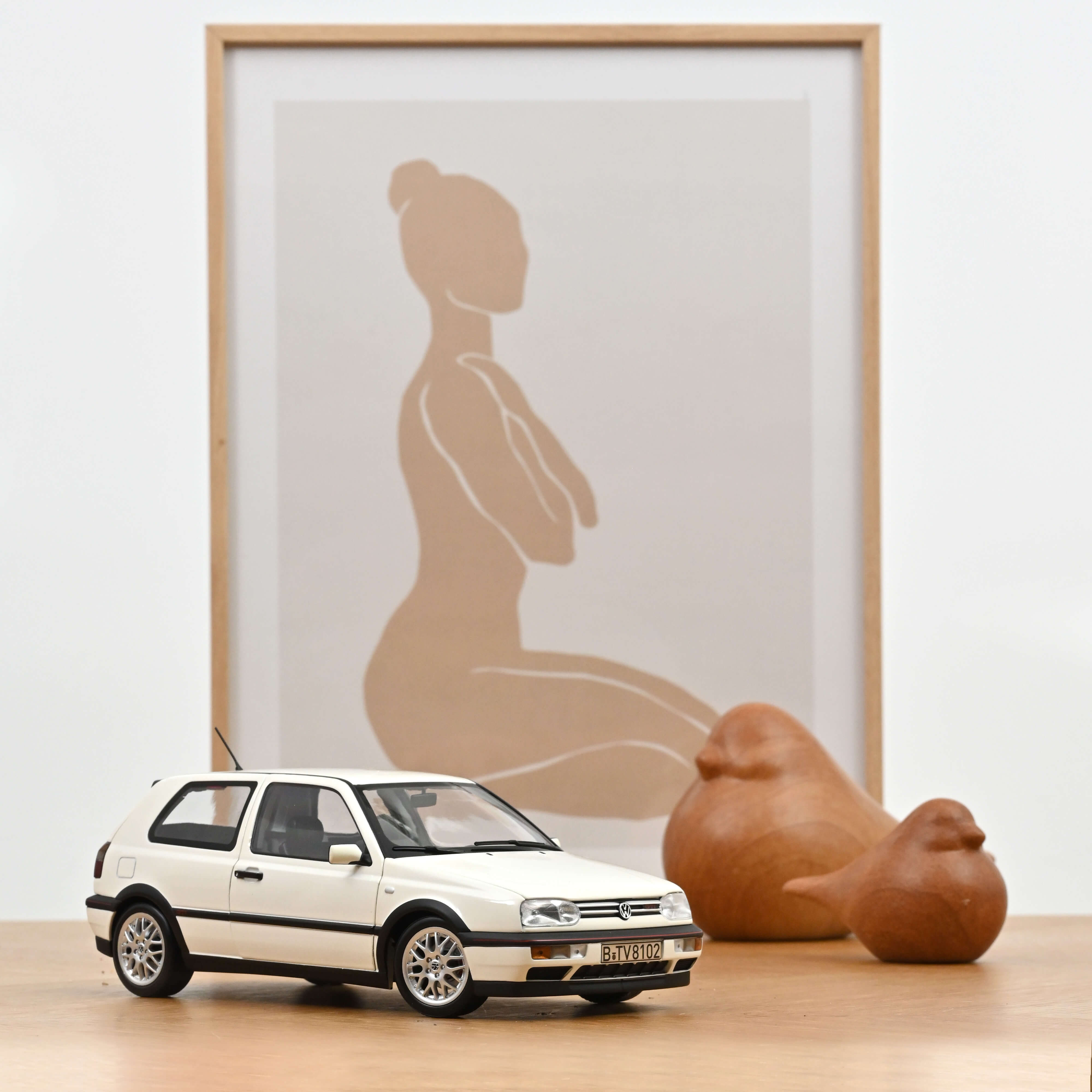 norev-vw-golf-gti-20-anni-1996-modellino-auto-1-18-blanc-candy image 1