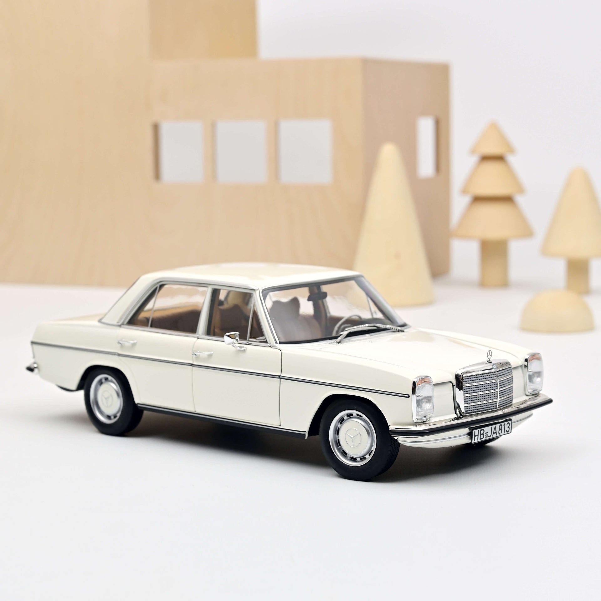 norev-mercedes-benz-200-1968-bianco-1-18 image 1