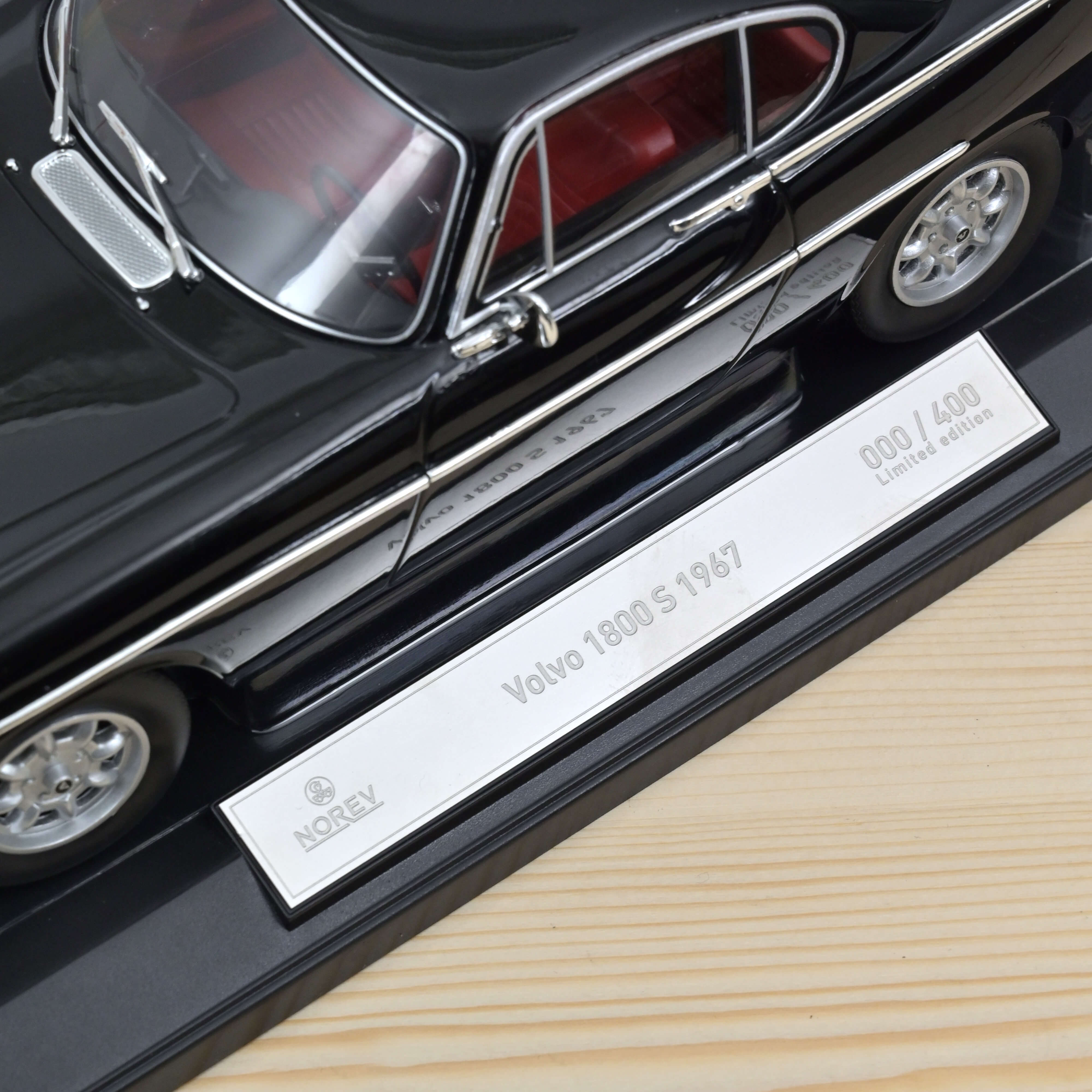 norev-volvo-1800-s-1967-nero-1-18-400-pz image 3