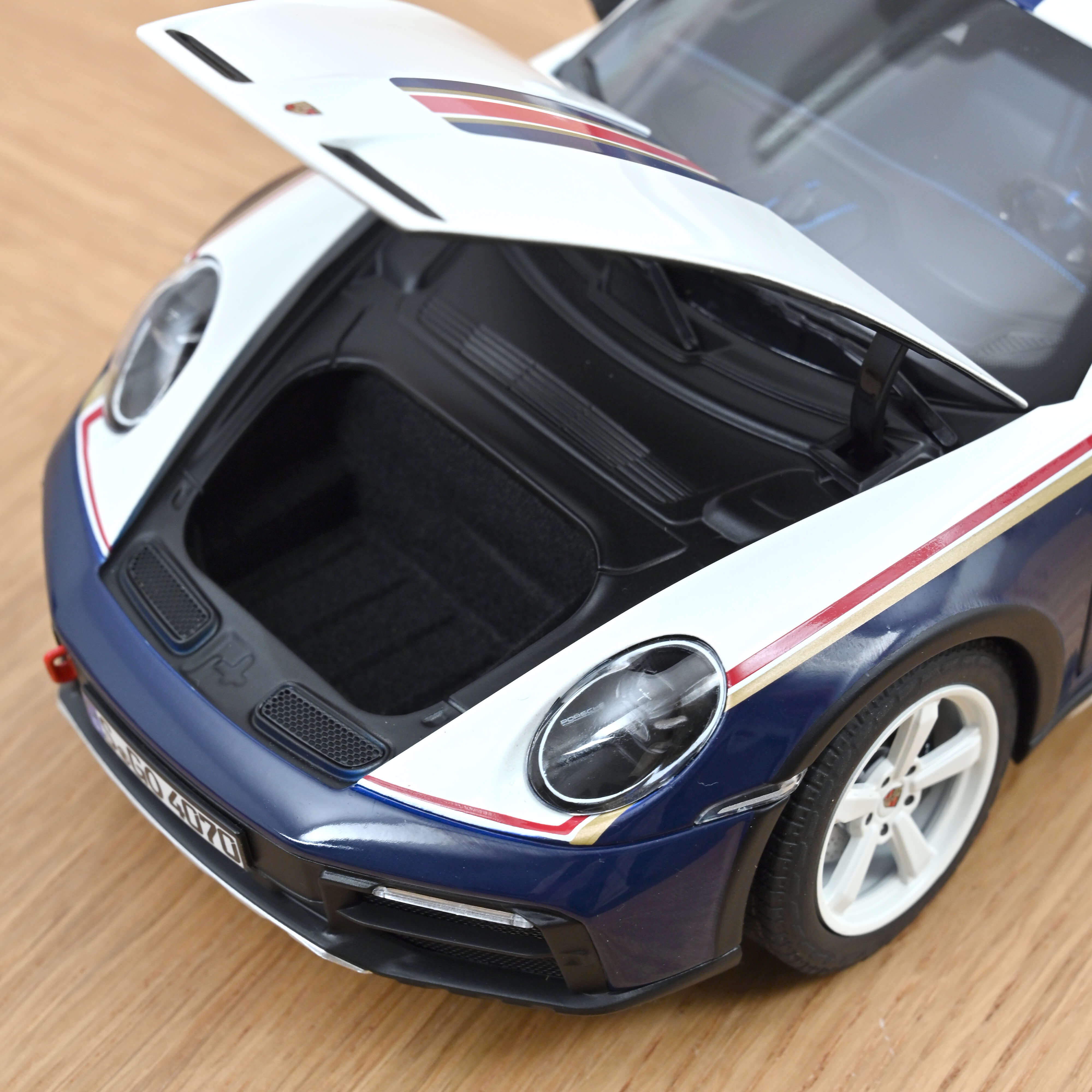 norev-porsche-911-dakar-2023-roughroads-modellino-auto-1-18 image 4