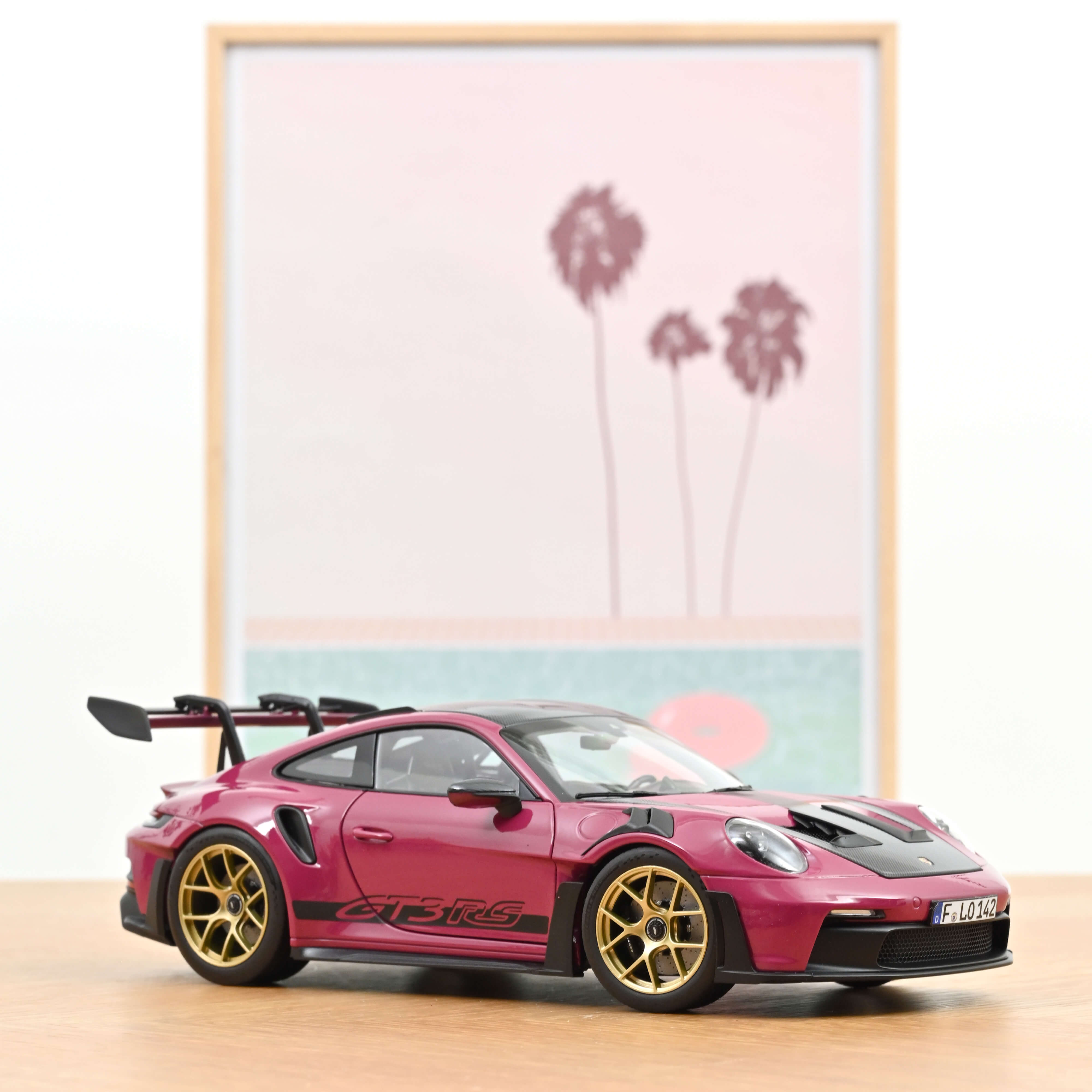norev-porsche-911-gt3-rs-con-pack-weissach-2022-modellino-auto-1-18-ruby-star image 1