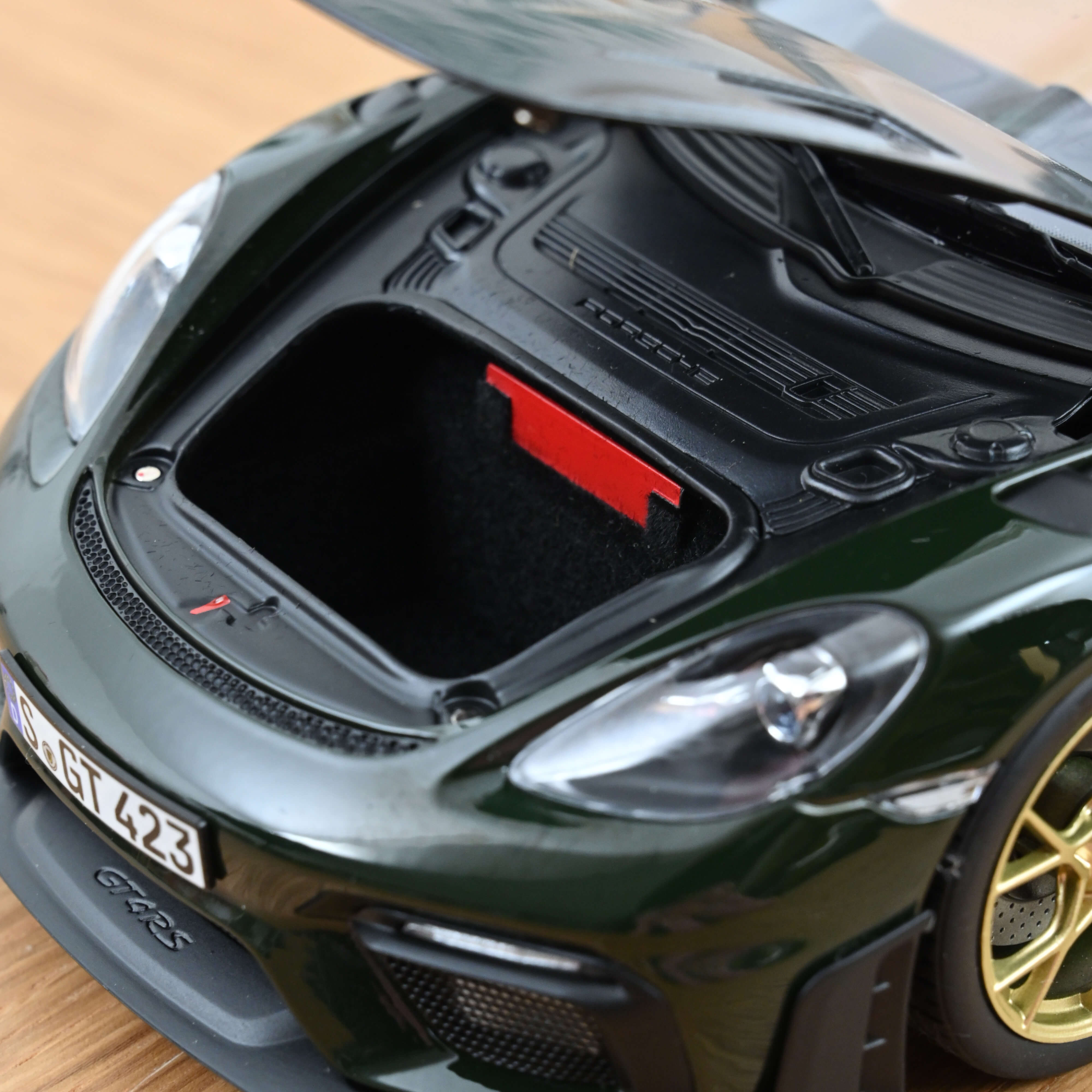 norev-porsche-cayman-gt4-rs-pack-weissach-2023-modellino-auto-1-18-verde-brewste image 5