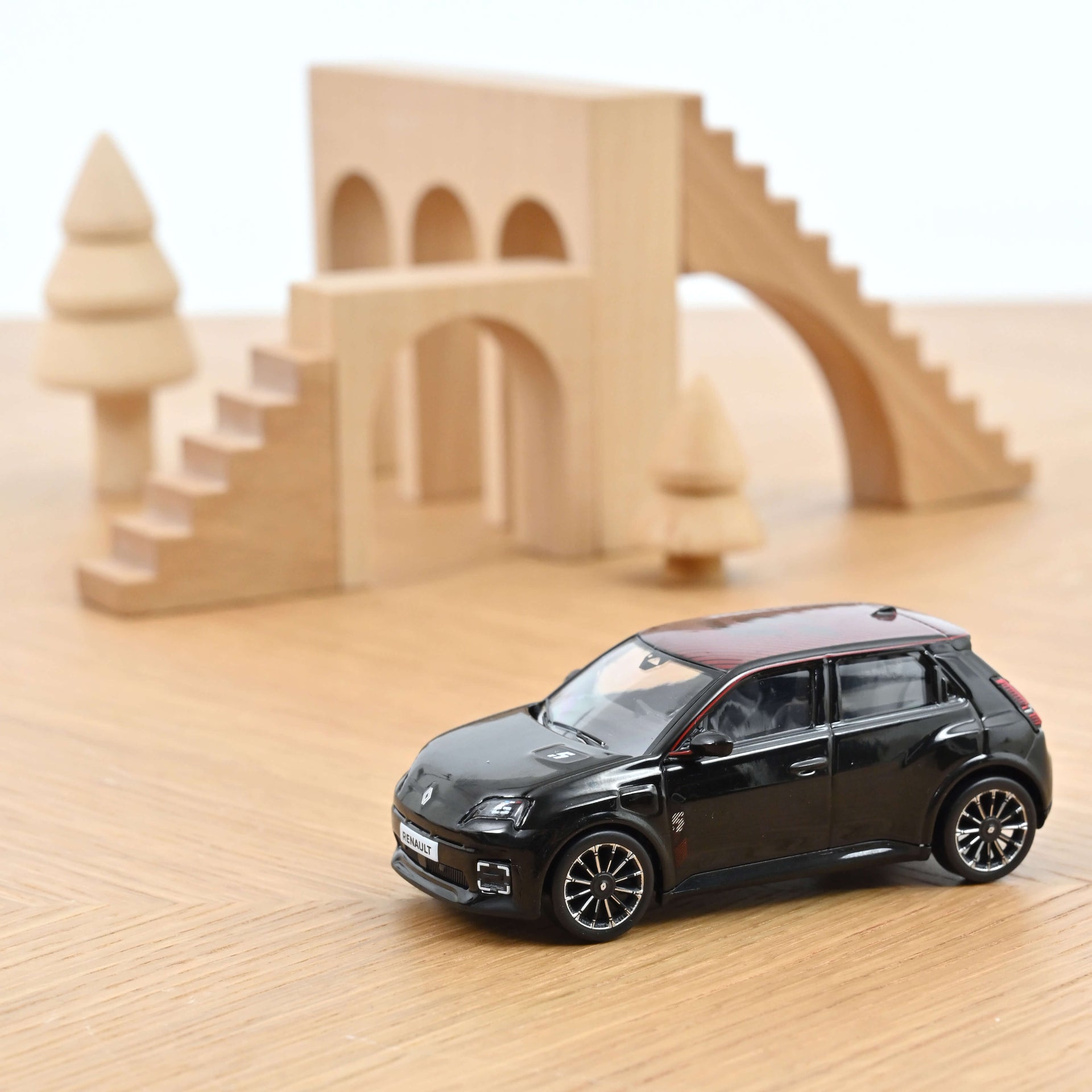 norev-renault-5-e-tech-electric-2025-modellino-auto-1-43-nero-diamante image 1