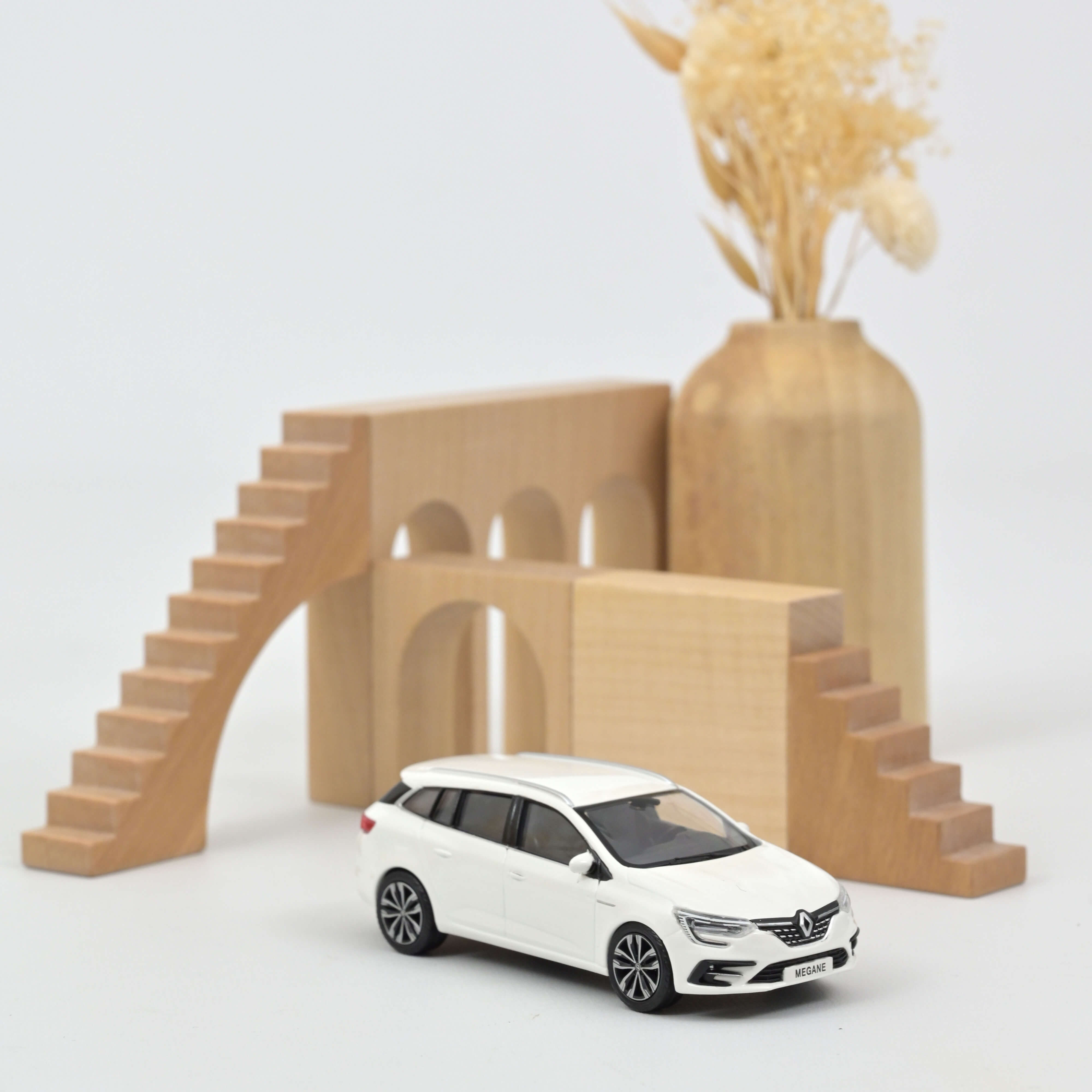 norev-renault-megane-sport-tourer-estate-2020-blanc-1-43 image 1