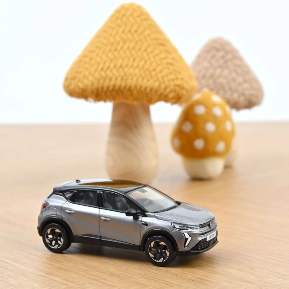 norev-renault-captur-2024-oyster-grey-black-1-43 image 1