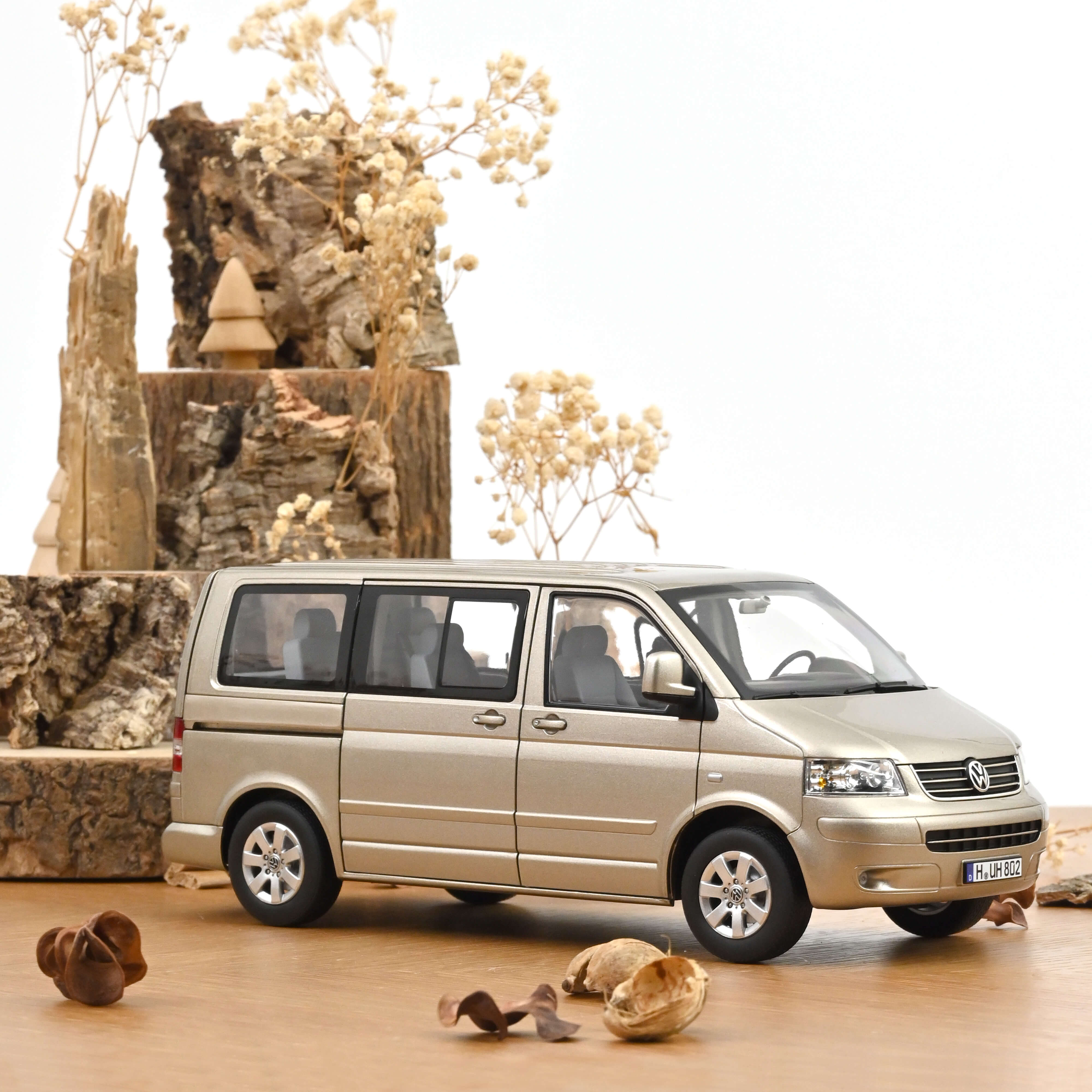 norev-vw-multivan-t5-2003-modellino-van-1-18-beige-wheat-metallizzato image 3