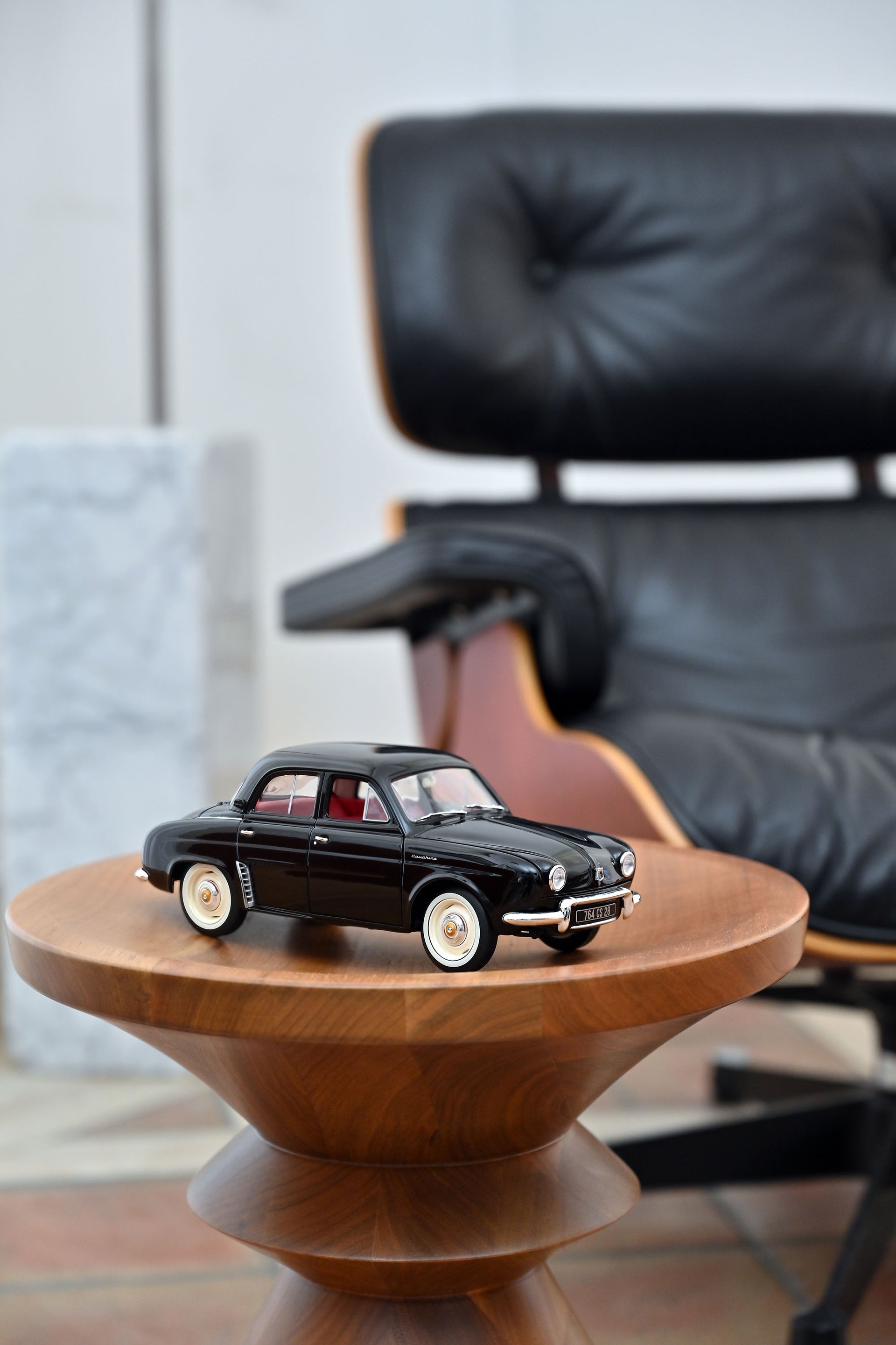 norev-renault-dauphine-1958-nera-1-18 image 1