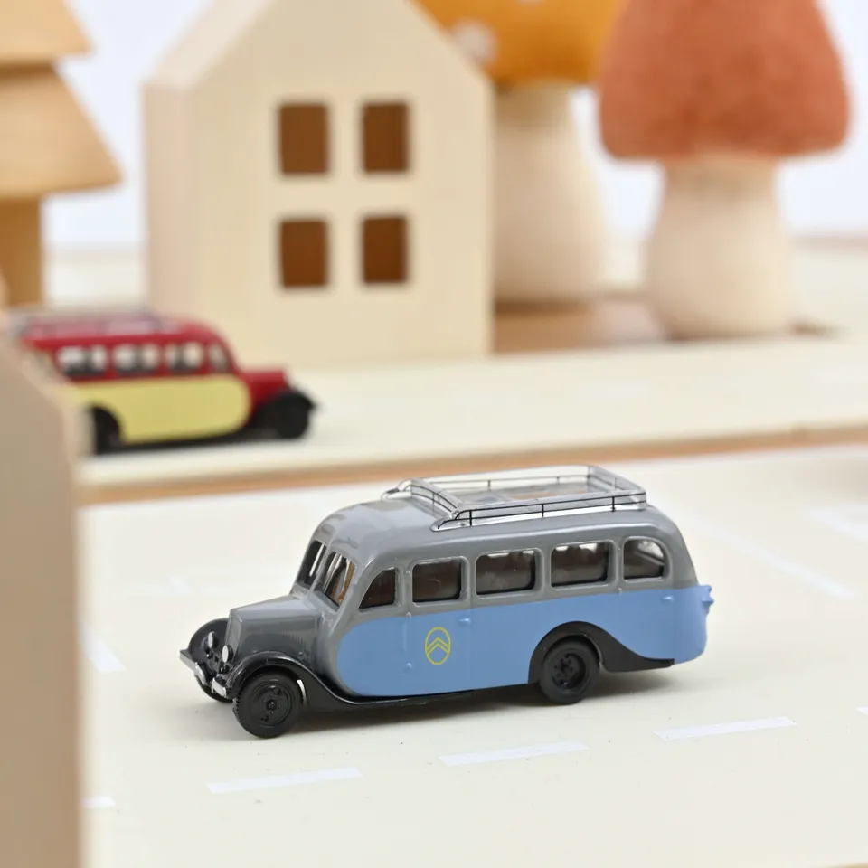 norev-citro-n-u23-autocar-1948-grigio-e-blu-1-87 image 1
