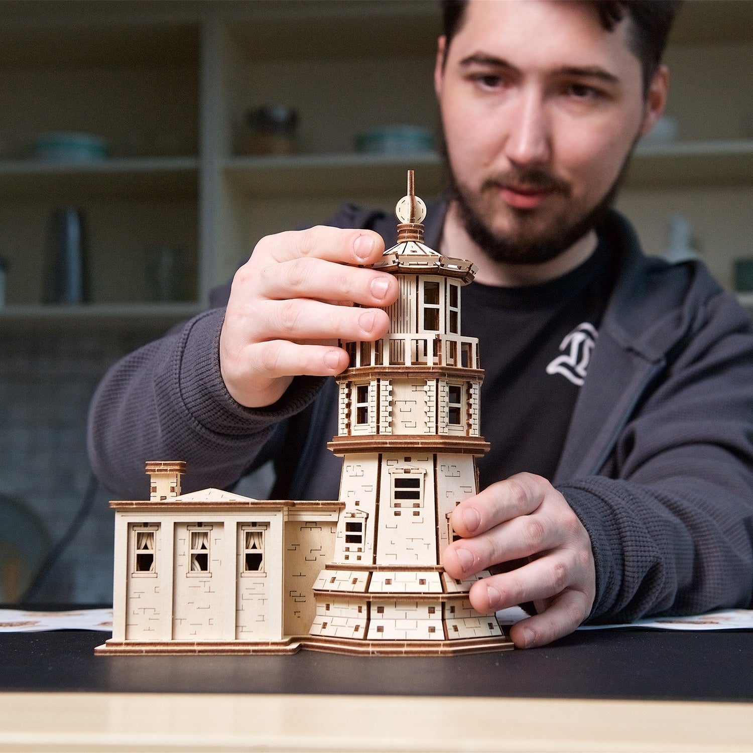 ugears-split-rock-lighthouse-faro-meccanico-in-legno-da-costruire-advanced-gears image 7