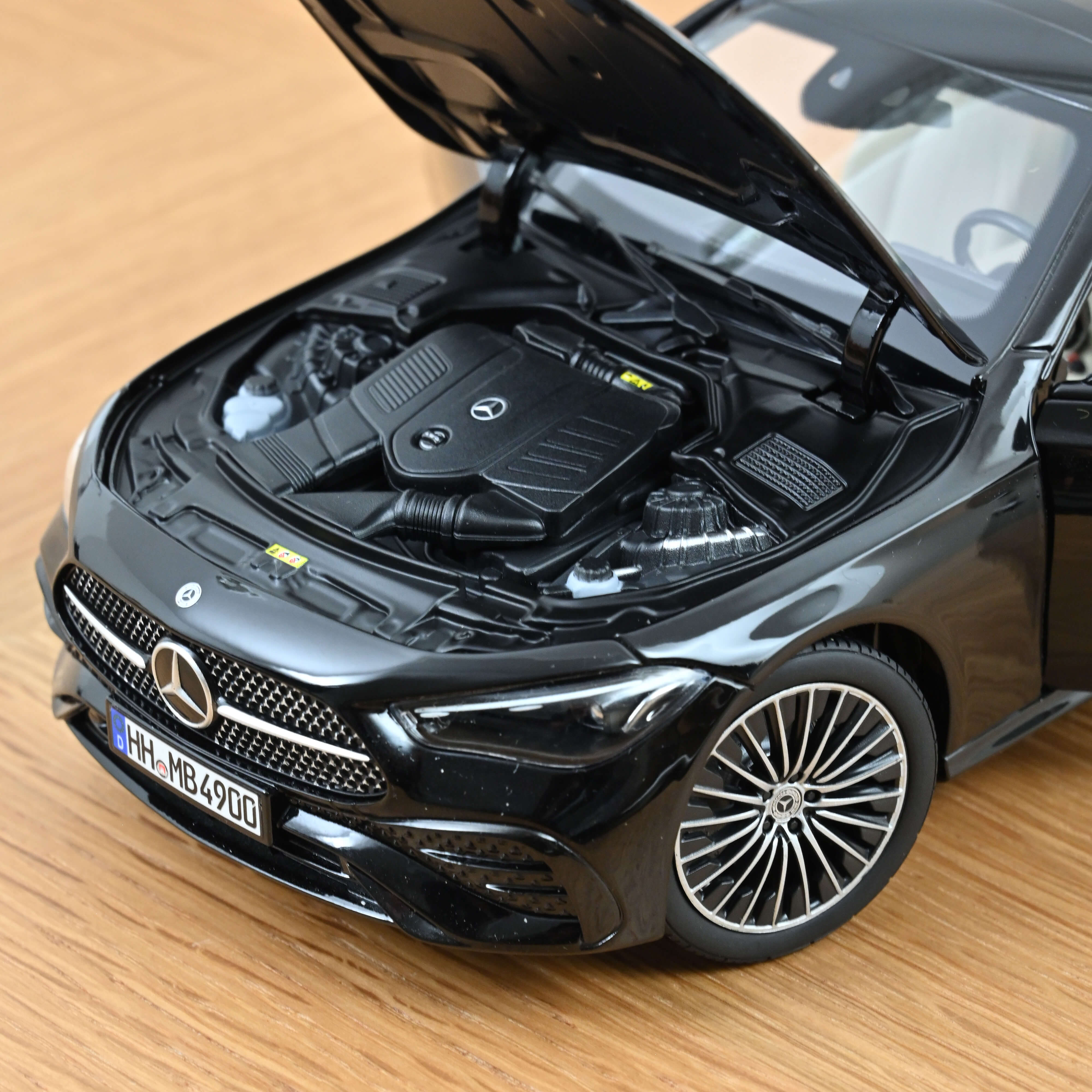 norev-mercedes-benz-cle-coup-2024-modellino-1-18-nero-ossidiana-metallizzato image 4