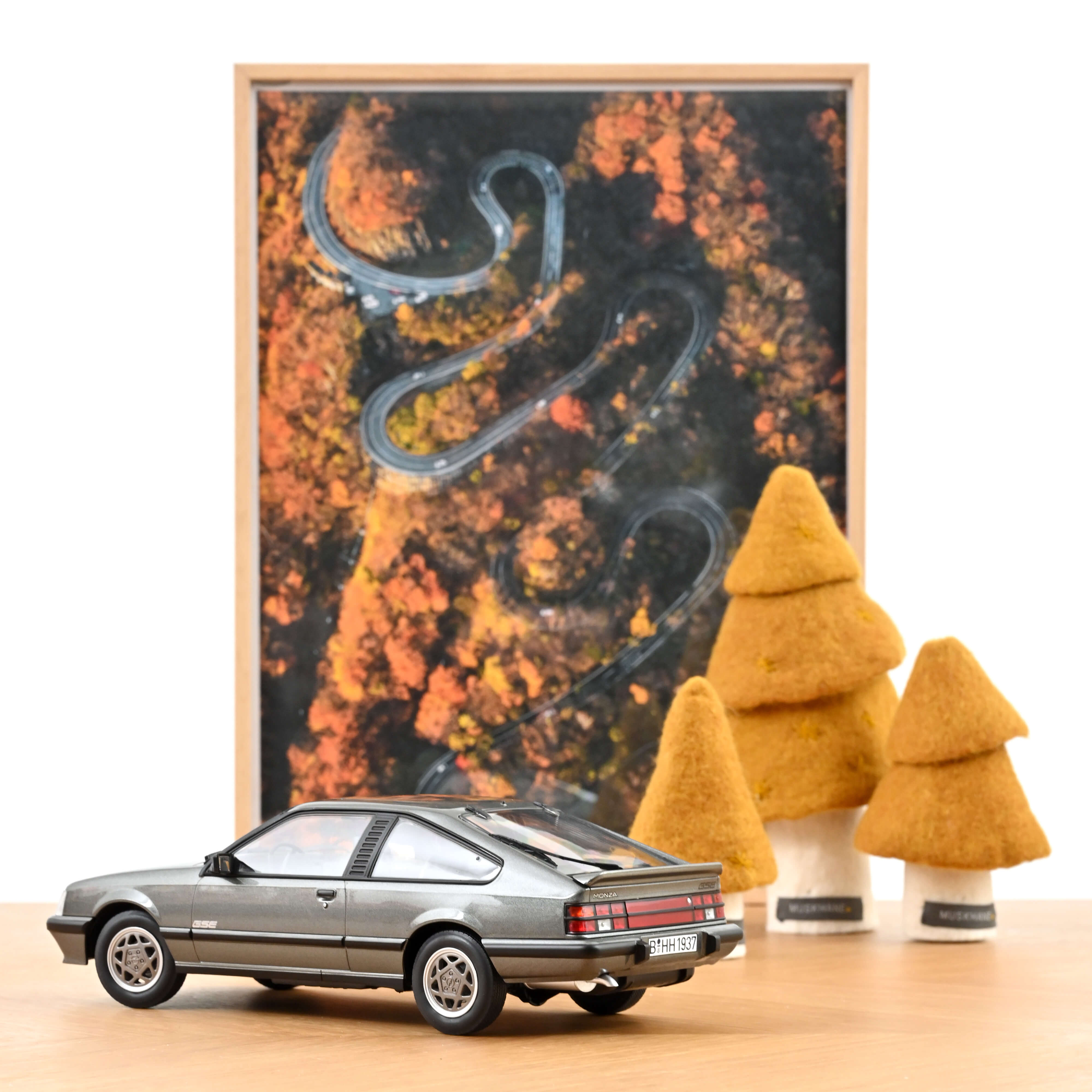 norev-opel-monza-gse-1984-anthracite-metallizzato-1-18-200-pcs-modellino image 2