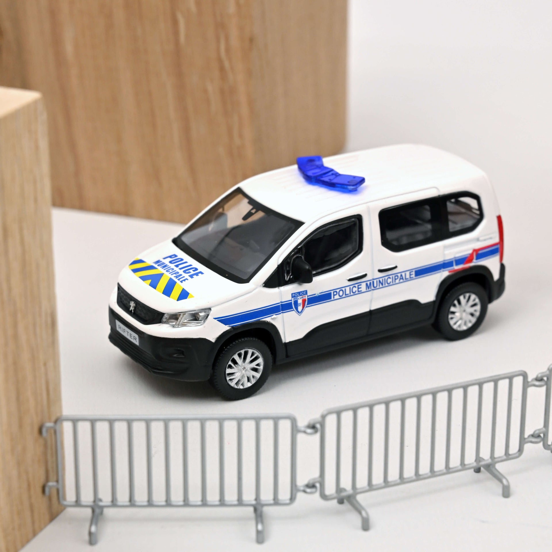 norev-peugeot-rifter-2019-police-municipale-1-43 image 1