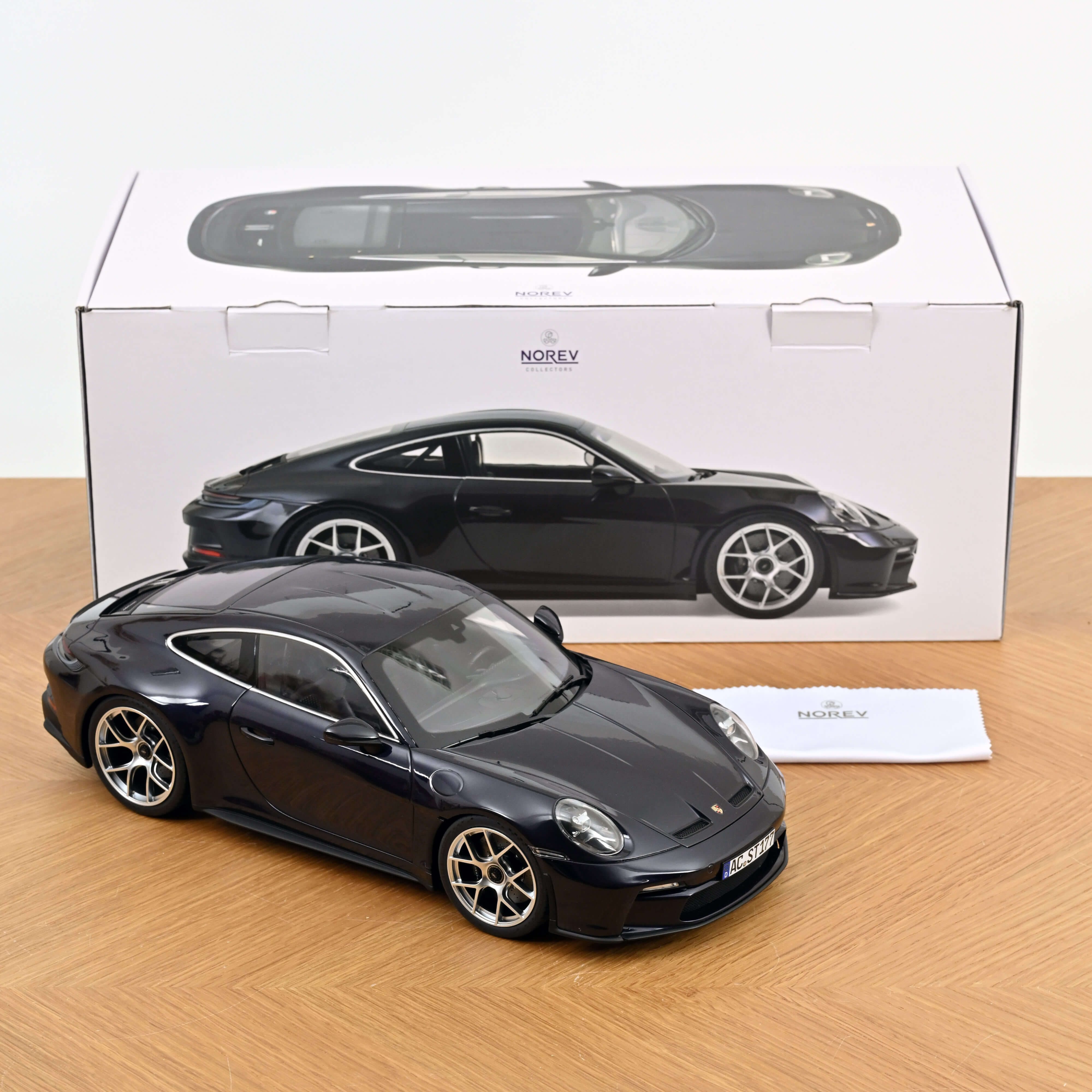 norev-porsche-911-s-t-2023-viola-metallizzato-1-12-300-pz-numerata image 5
