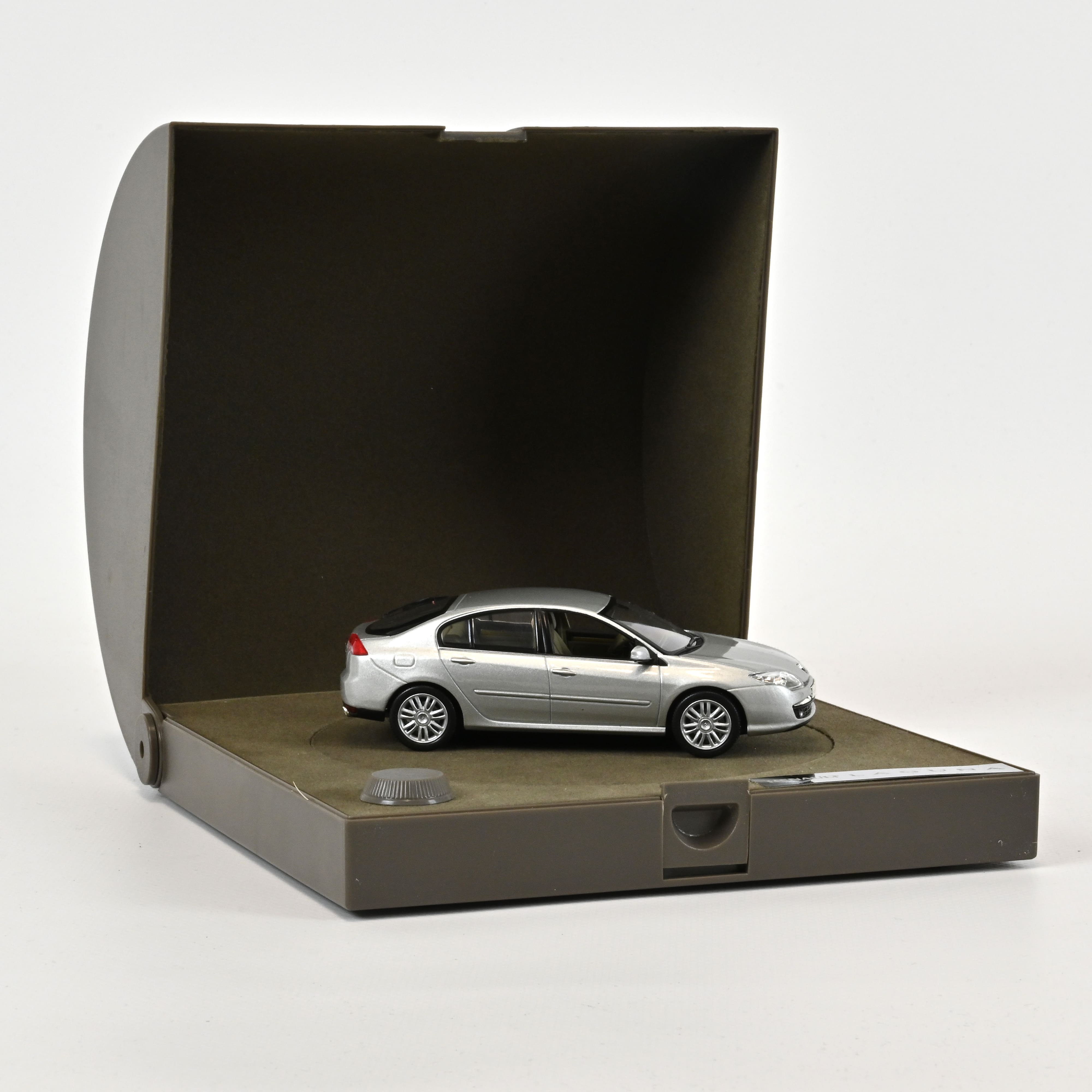 norev-renault-laguna-x91-berline-grigia-modellino-1-43 image 1