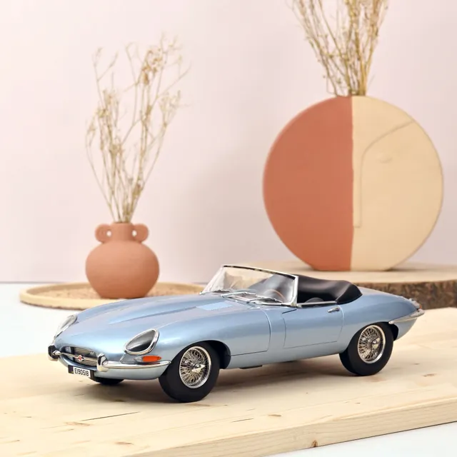 norev-jaguar-e-type-cabriolet-1962-blu-metallizzato-1-12-modellino-auto-die-cast image 1