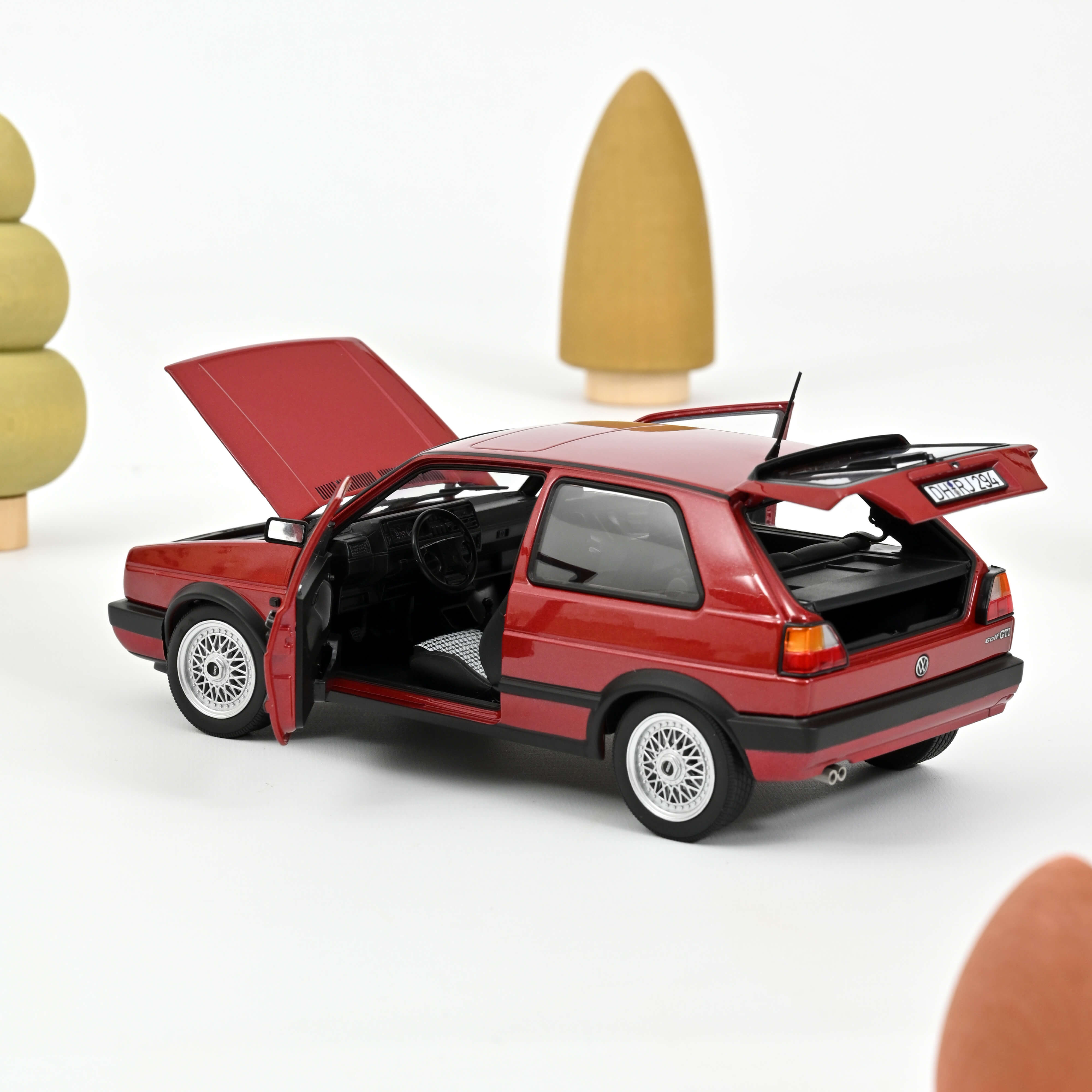 norev-vw-golf-gti-1990-rosso-metallizzato-1-18-modellino-grande-da-collezione image 2