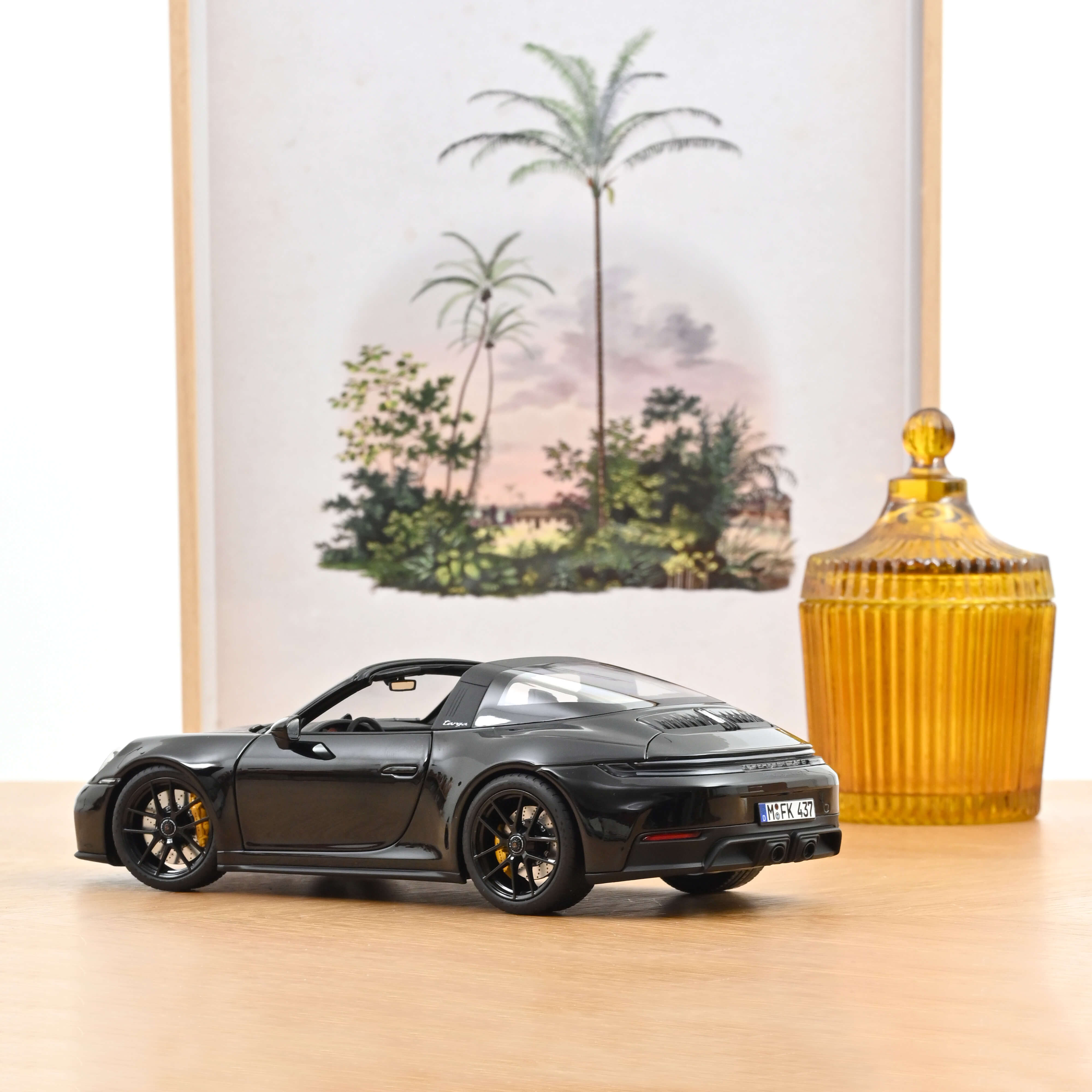 norev-porsche-911-targa-4-gts-2025-nera-1-18-edizione-200-pz image 4
