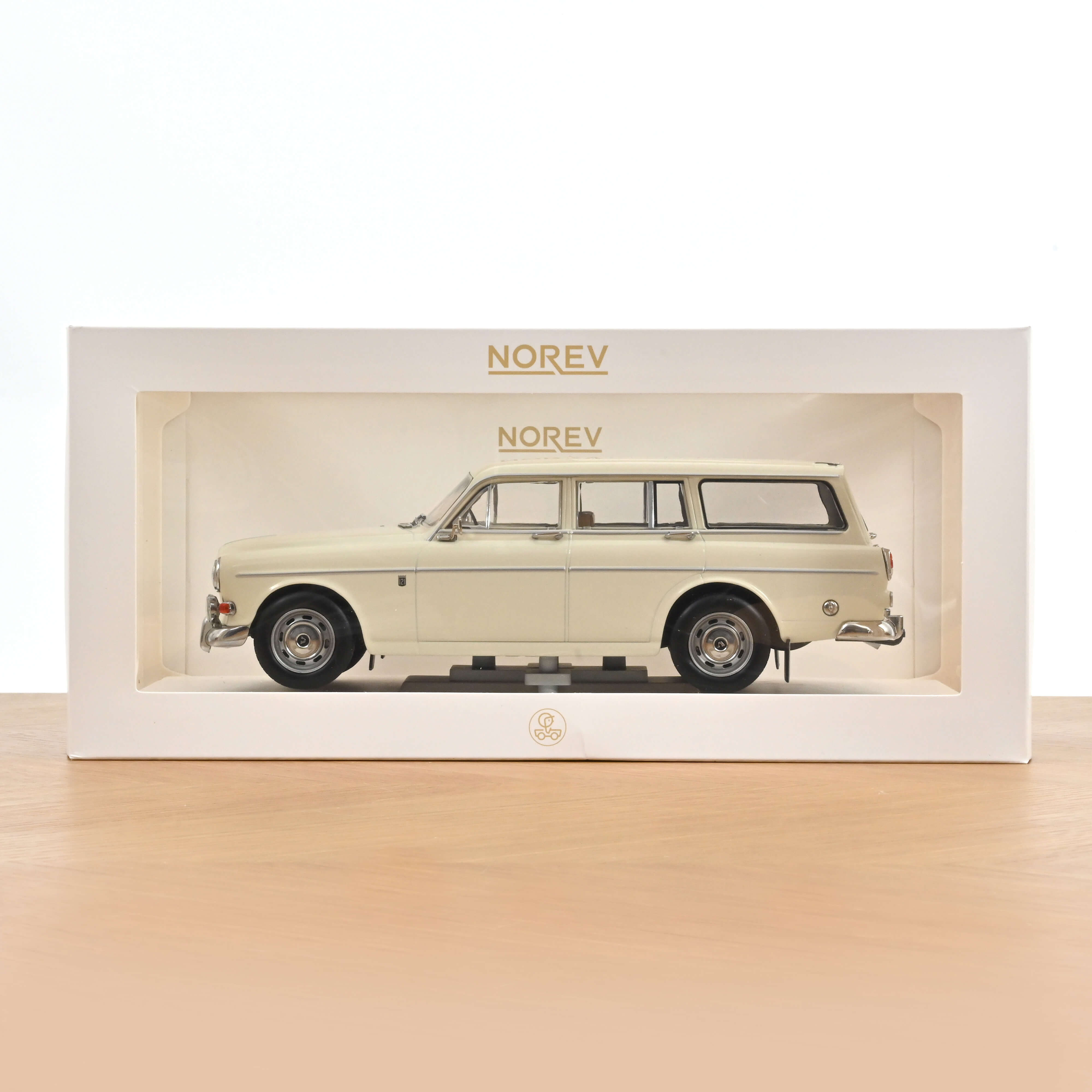 norev-volvo-amazon-break-1968-1-18-bianco-perla image 6