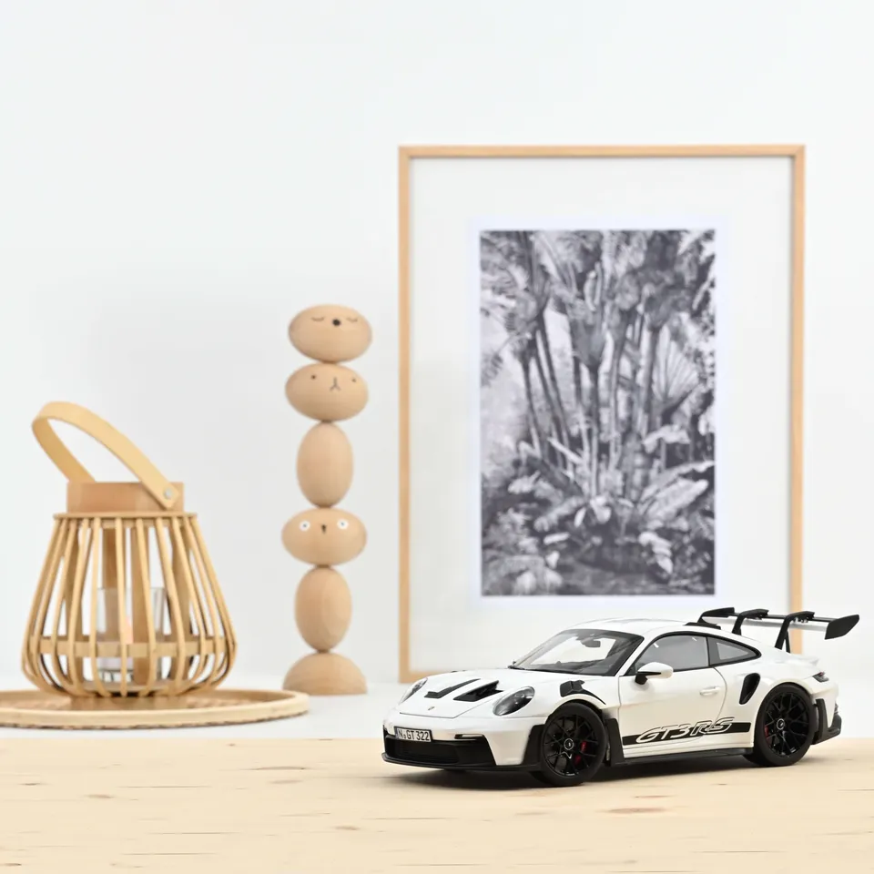 norev-porsche-911-gt3-rs-2022-bianca-1-18-modellino-auto-sportiva-con-porte-apri image 1