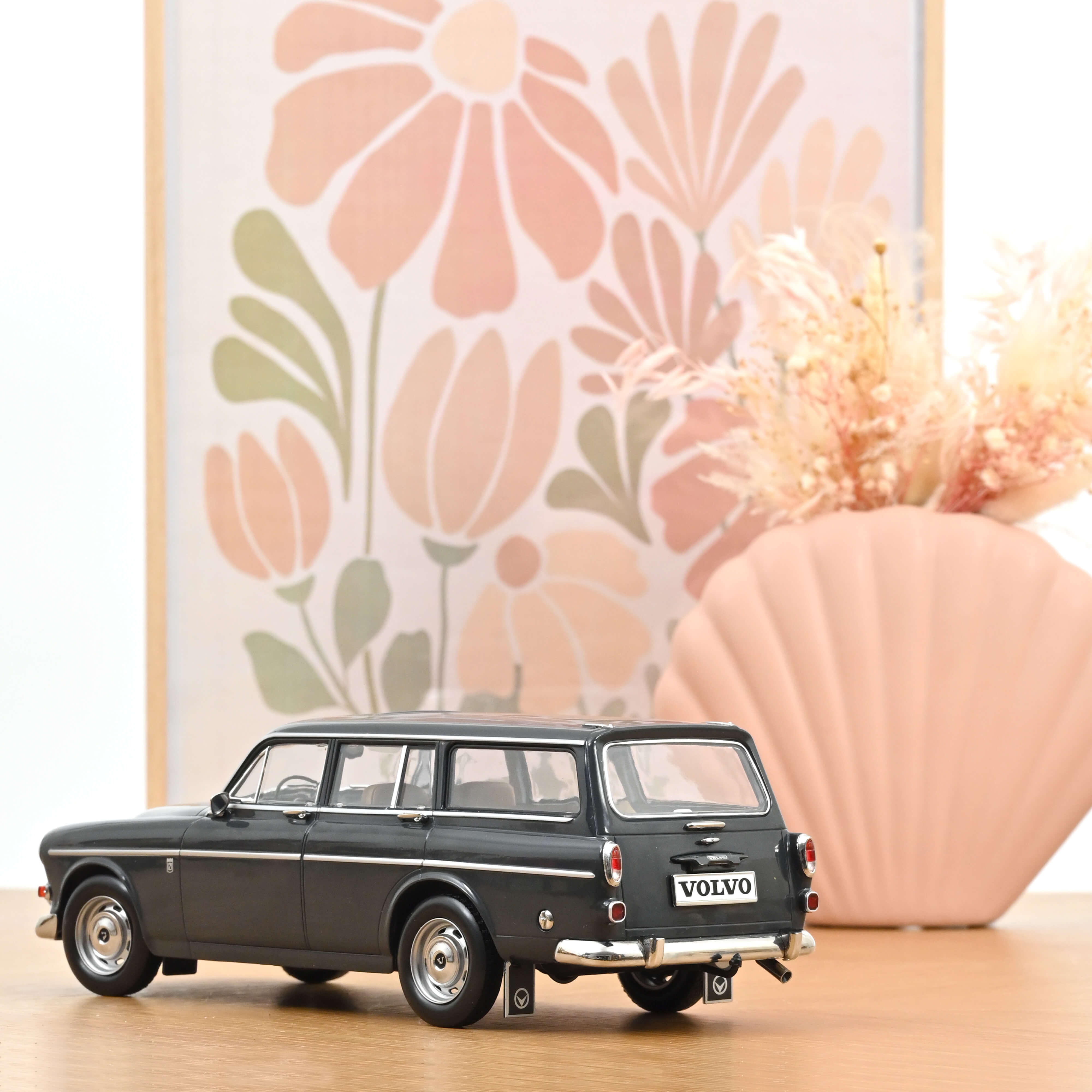 norev-volvo-amazon-break-1966-grigio-grafite-1-18 image 5