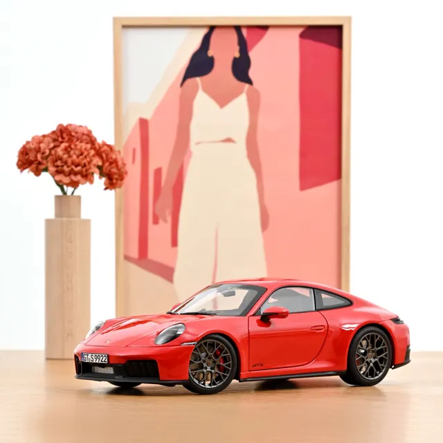 norev-porsche-911-carrera-gts-992-2-2025-rouge-indien-scala-1-18 image 1