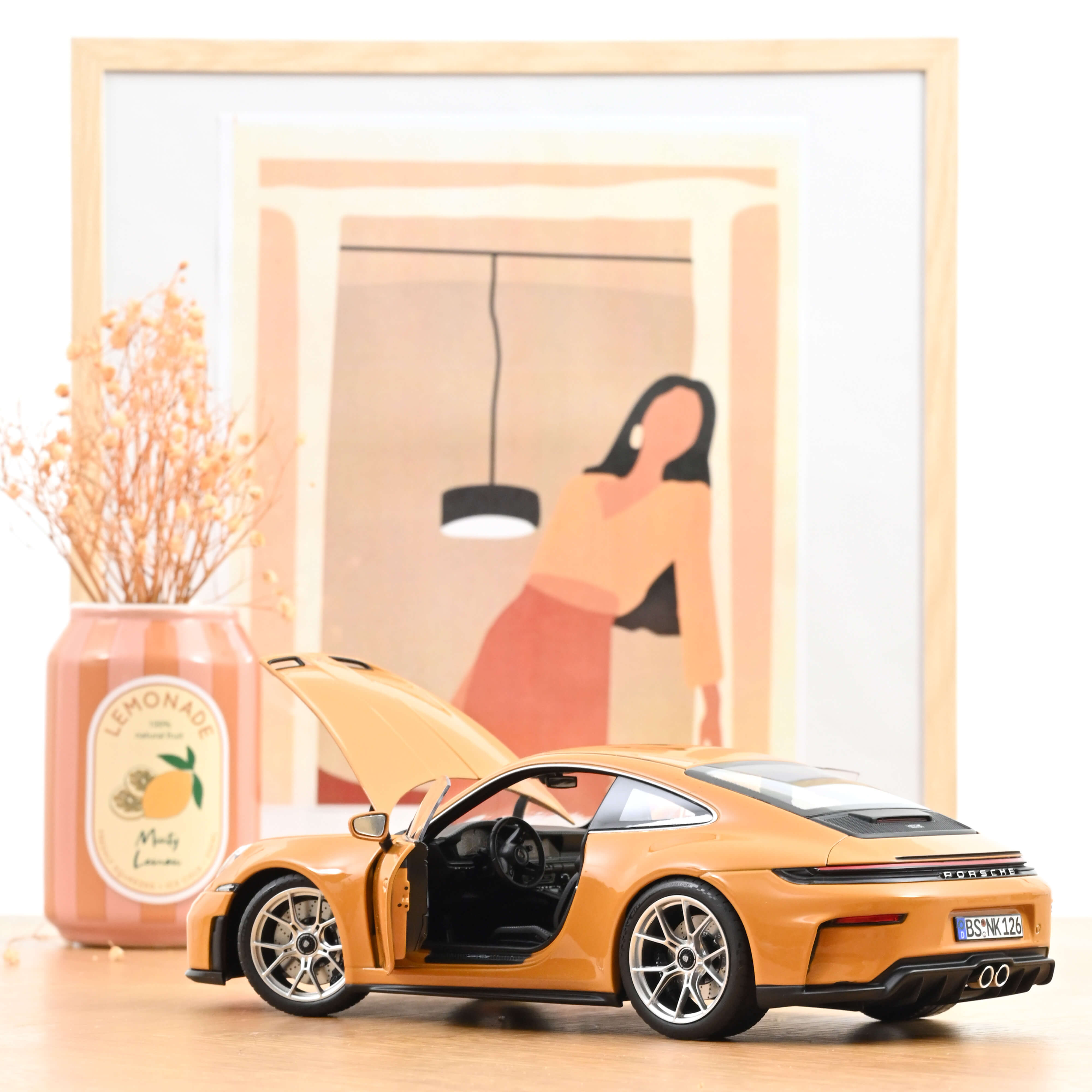 norev-porsche-911-gt3-pack-touring-2025-jaune-bahama-1-18-300-pcs image 2