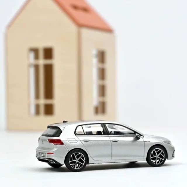 norev-vw-golf-2020-modellino-auto-die-cast-1-43-argento image 1