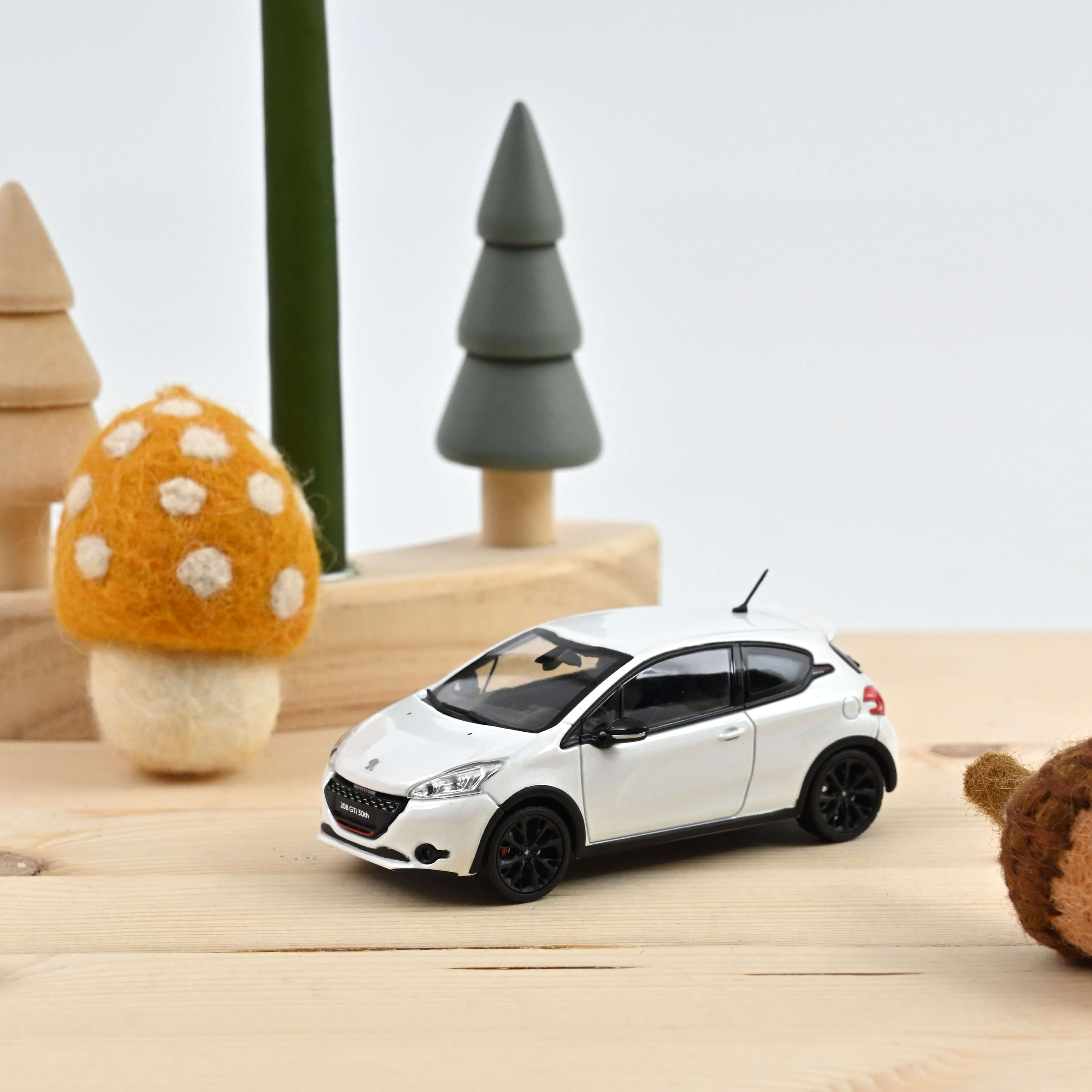 norev-peugeot-208-gti-30th-2014-blanc-perl-1-43 image 1