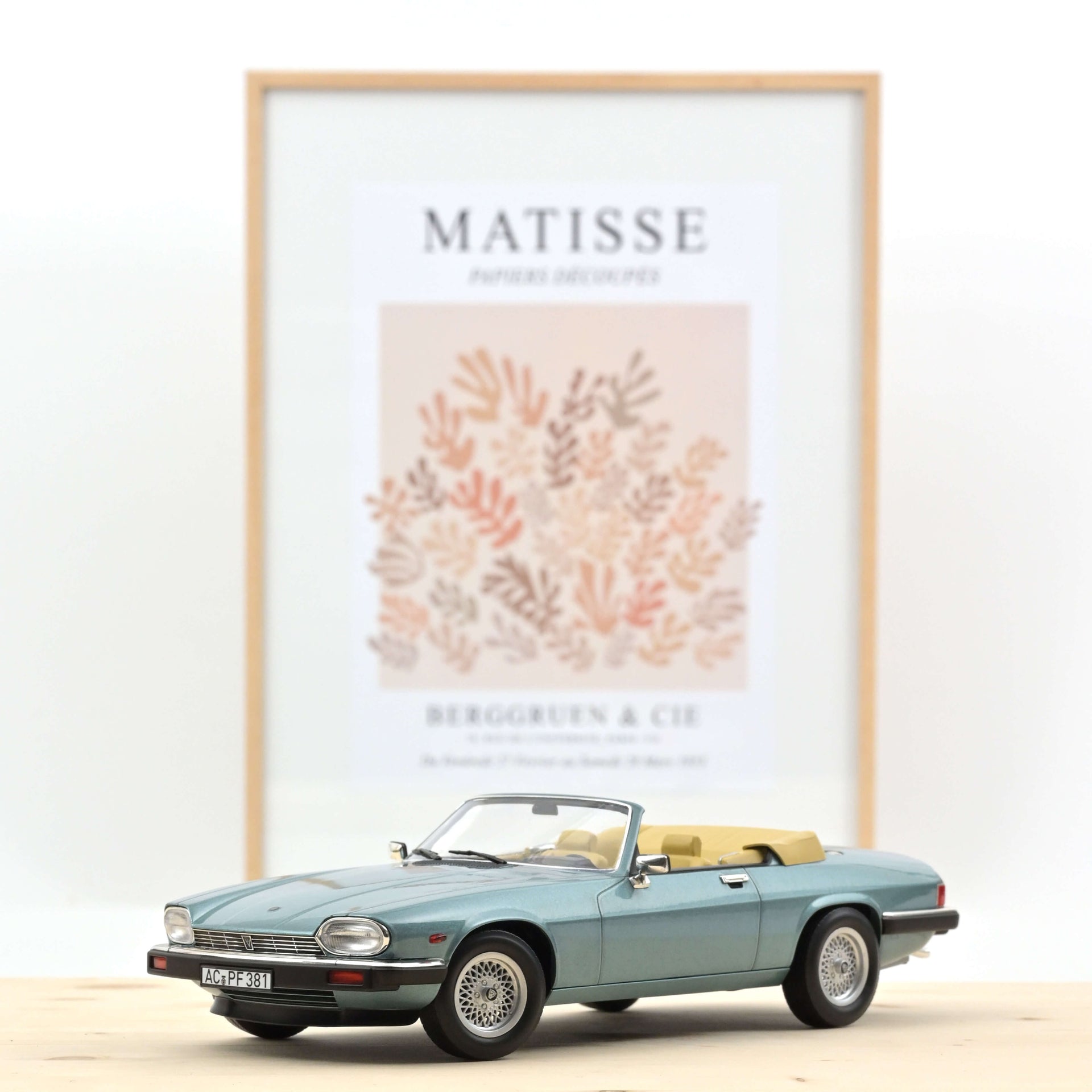 norev-jaguar-xj-s-5-3-h-e-cabrio-1988-modellino-auto-1-18-blu-chiaro-metallizzat image 1