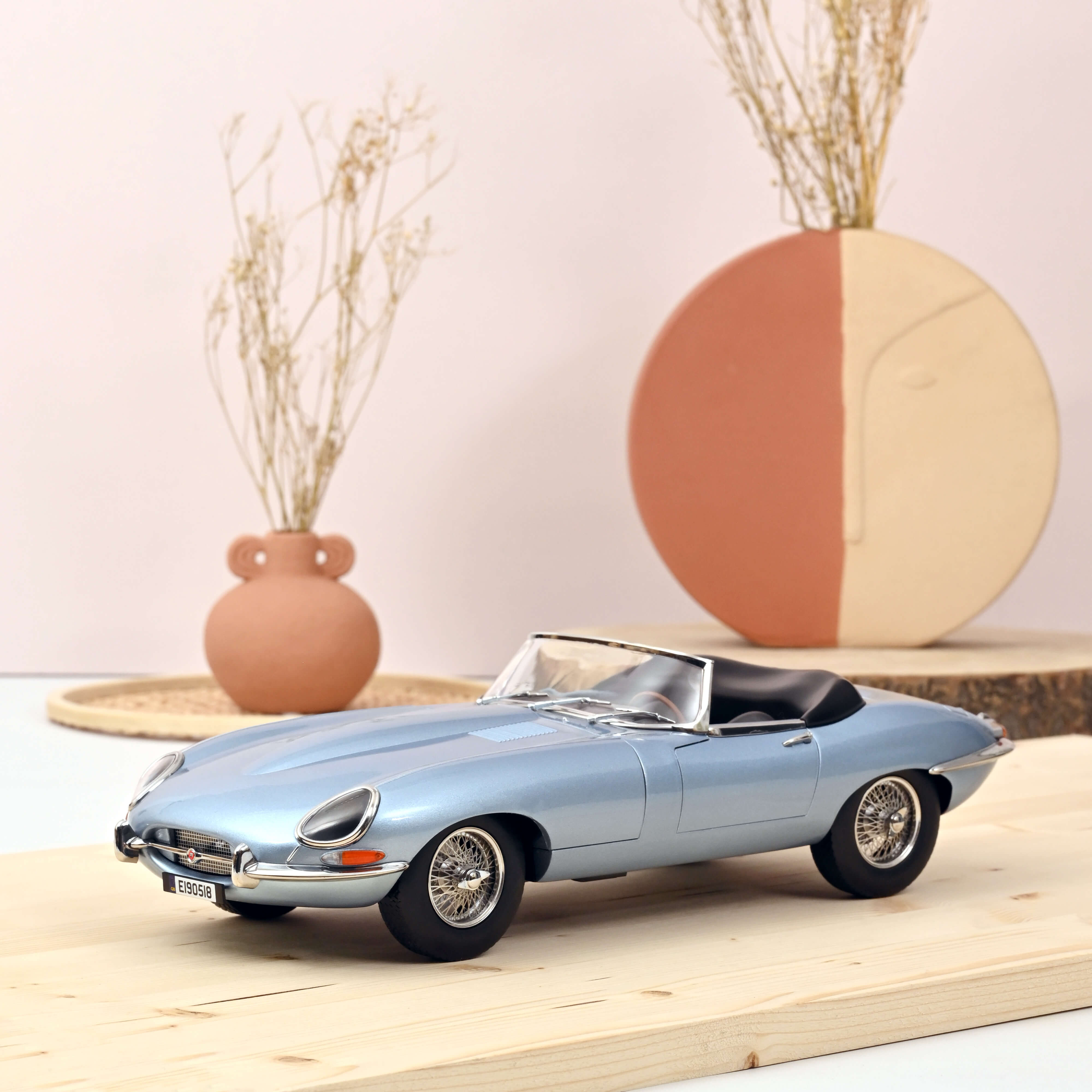 norev-jaguar-e-type-cabriolet-1962-1-12-blu-metallizzato-modellino-die-cast-da-c image 1