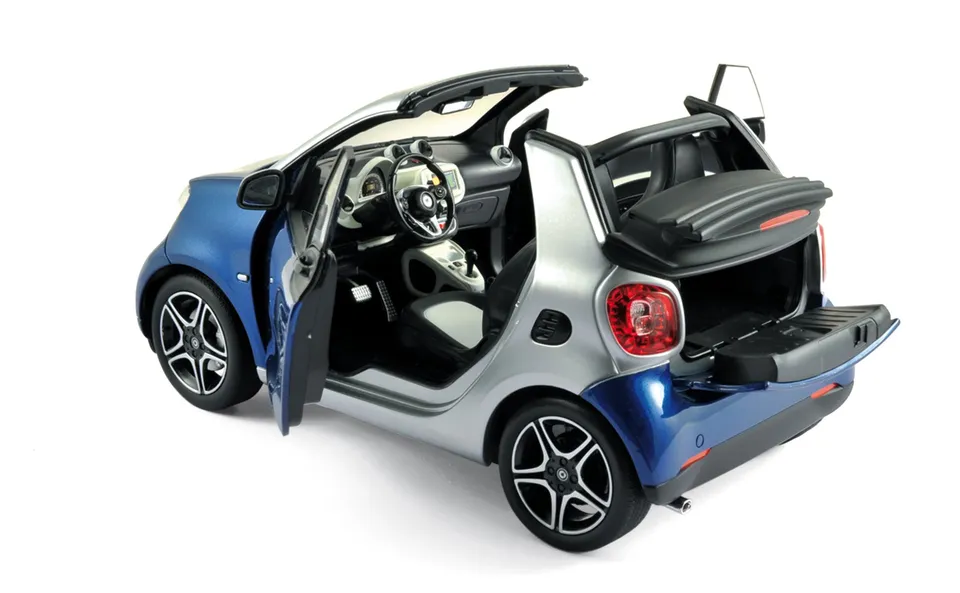 norev-smart-fortwo-cabrio-2015-modellino-die-cast-1-18-blu-argento image 1