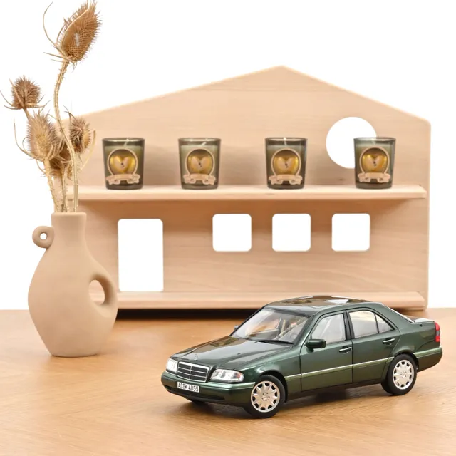 norev-mercedes-benz-classe-c-1993-modellino-1-18-verde-malachite image 1