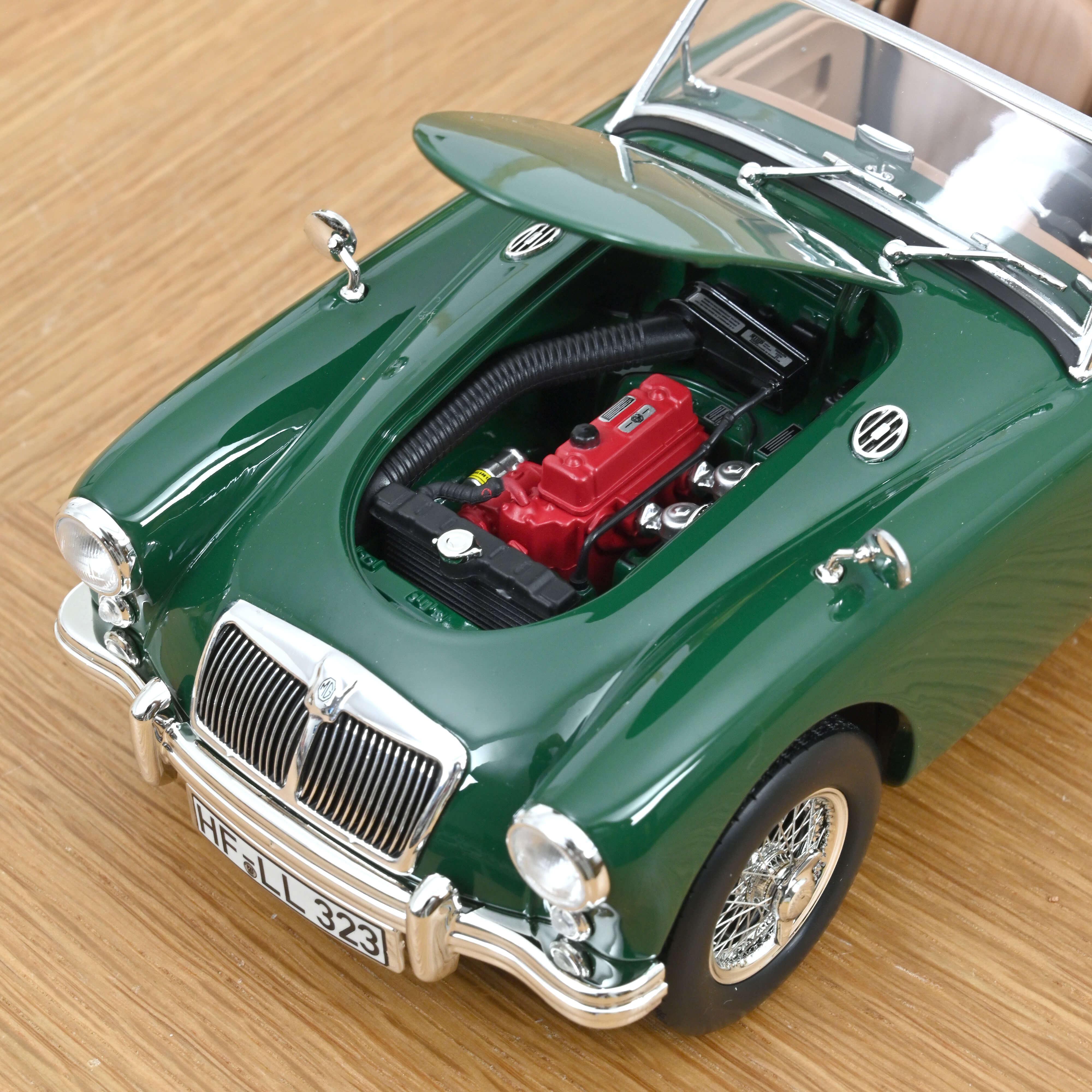 norev-mga-1955-modellino-auto-1-18-british-racing-green-roadster image 5