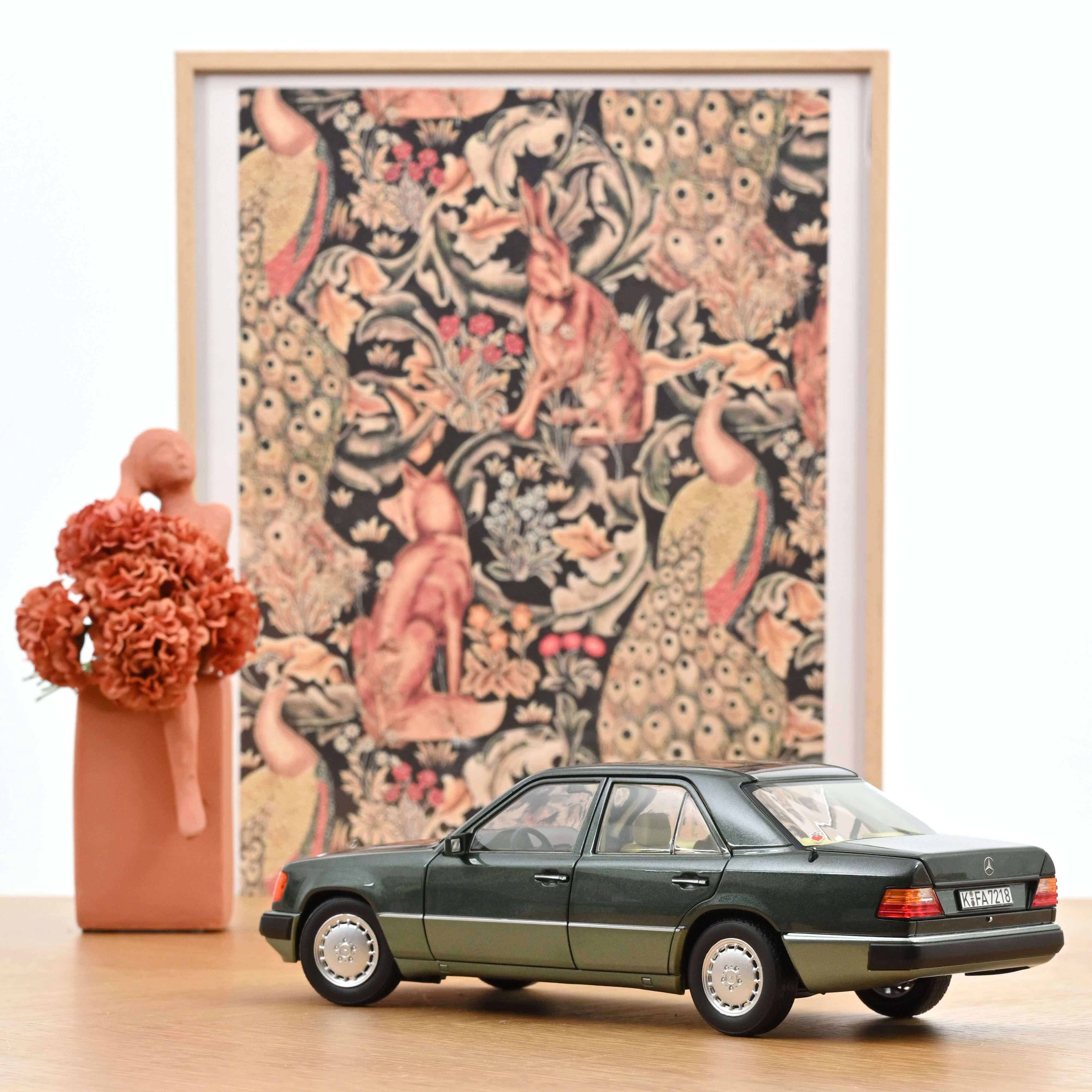 norev-mercedes-benz-230-e-1990-verde-notte-metallizzato-1-18 image 3