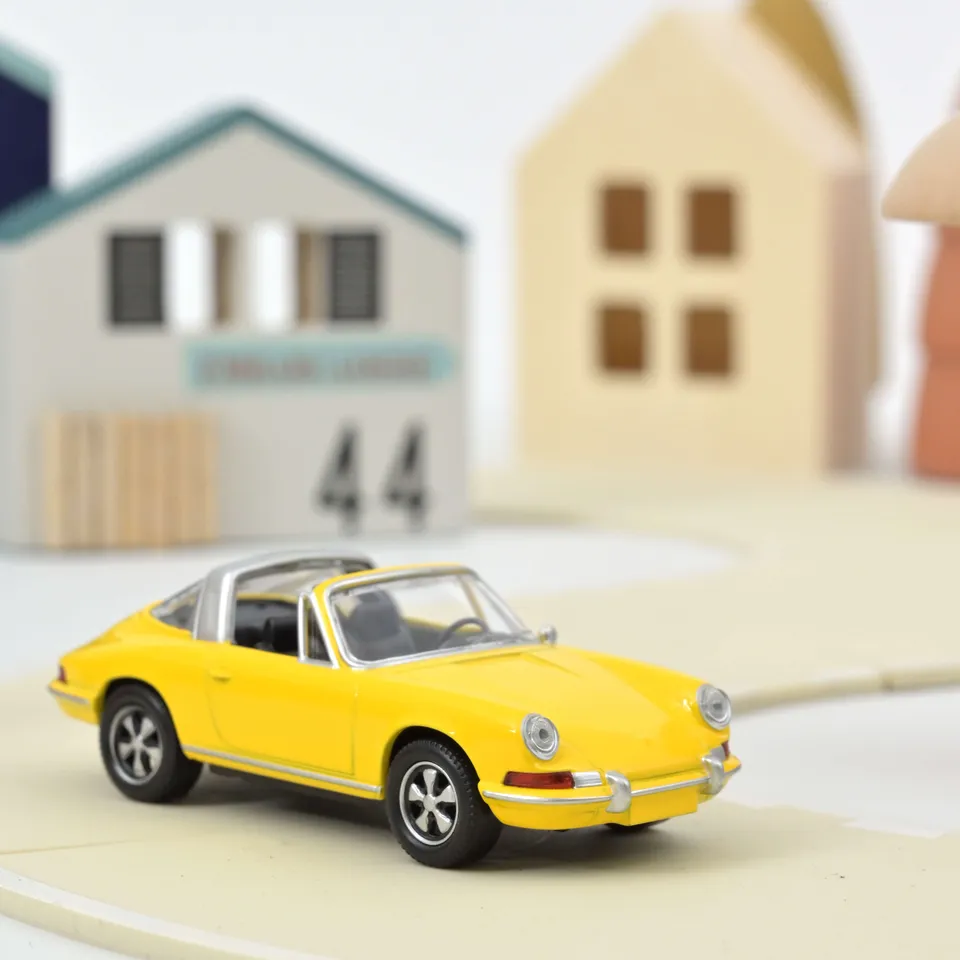 norev-jet-car-porsche-911-targa-1969-jaune-signal-modellino-auto-1-43 image 1