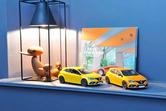 norev-renault-megane-r-s-2017-sirius-yellow-modellino-auto-1-18 image 1